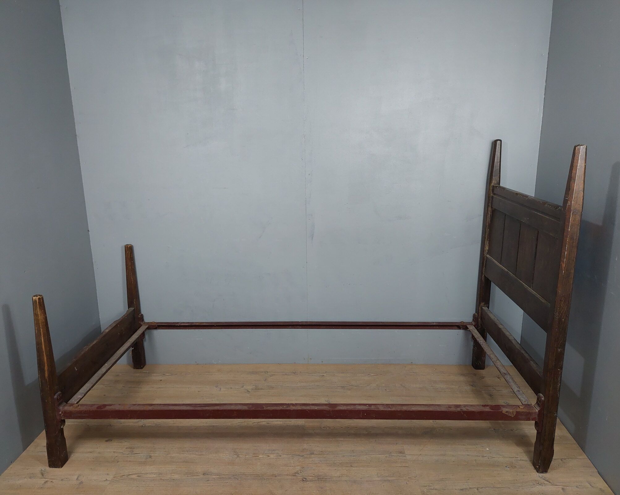 Bed a rustic square of the brand Vono