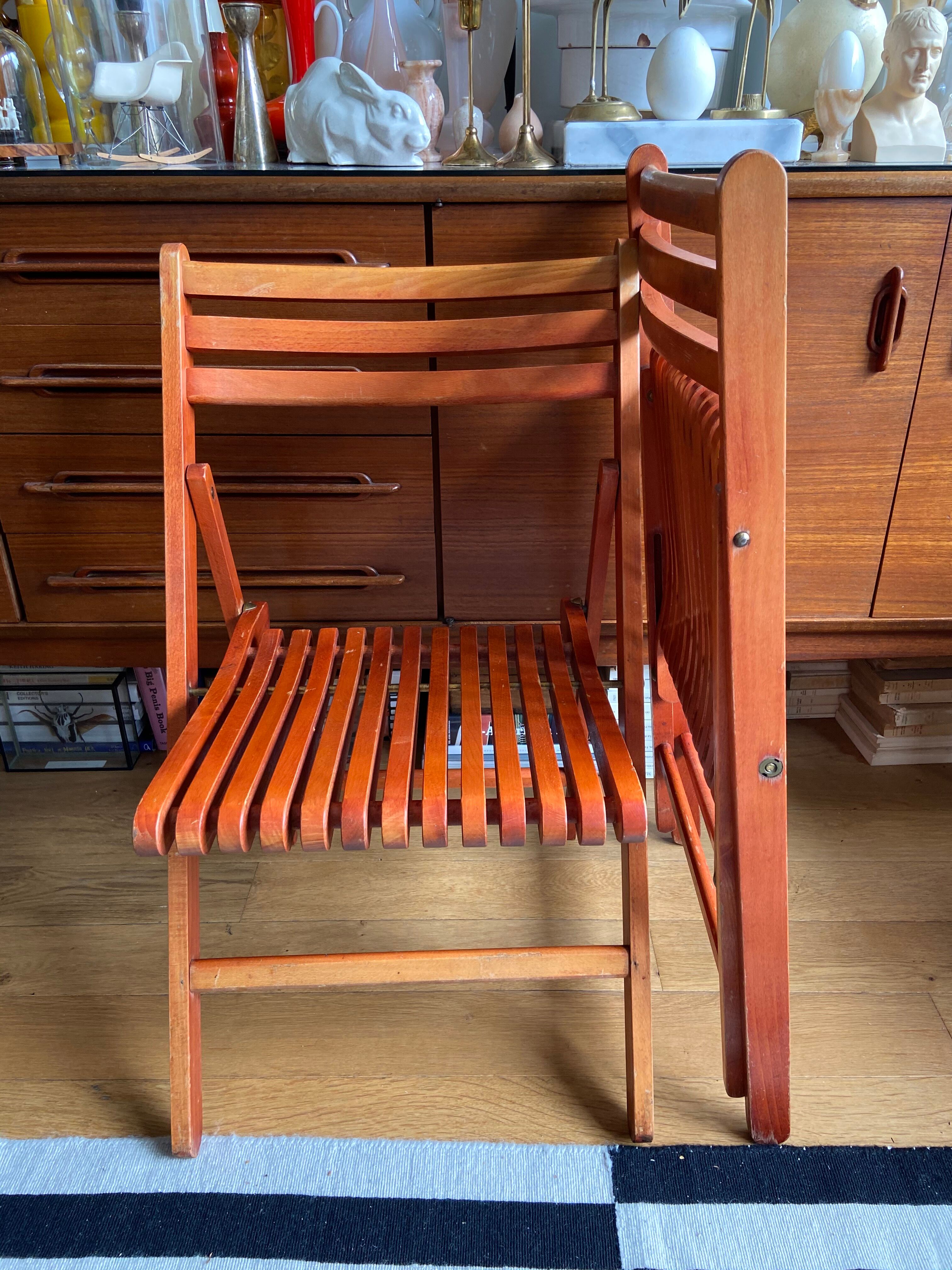 Paire de chaises pliantes en bois