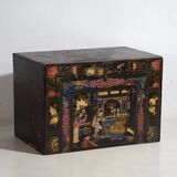 Malle d’opéra ancienne de couleur foncée avec détails floraux (c.1900) #1