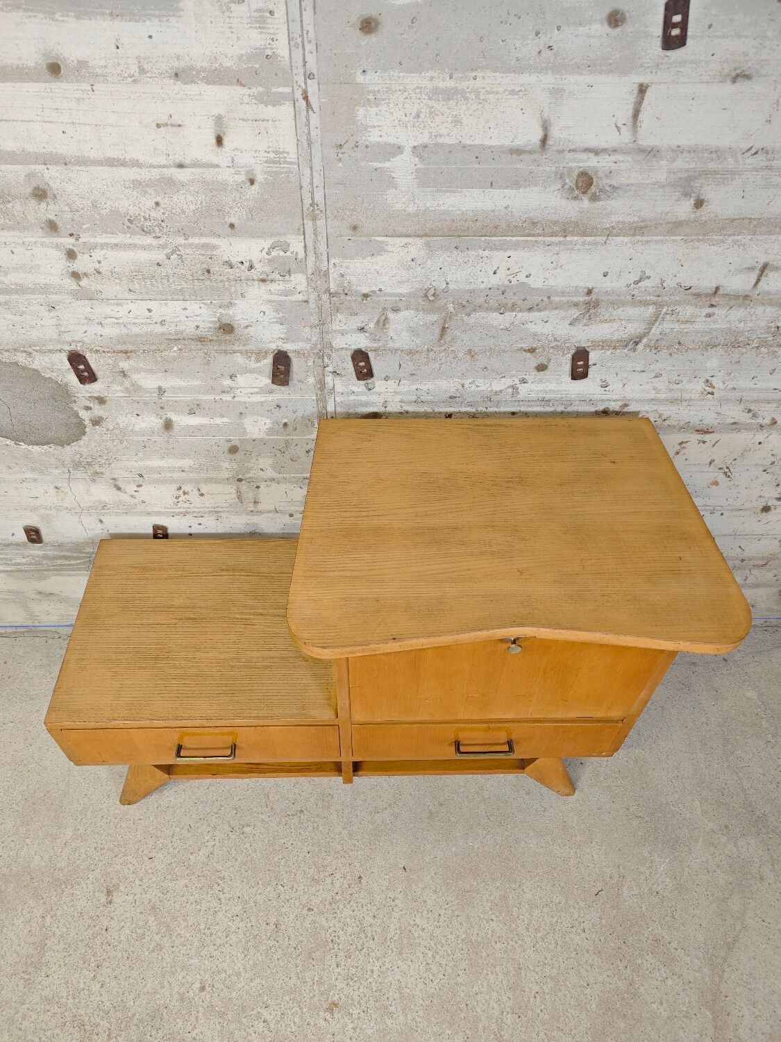 Buffet vintage pieds compas