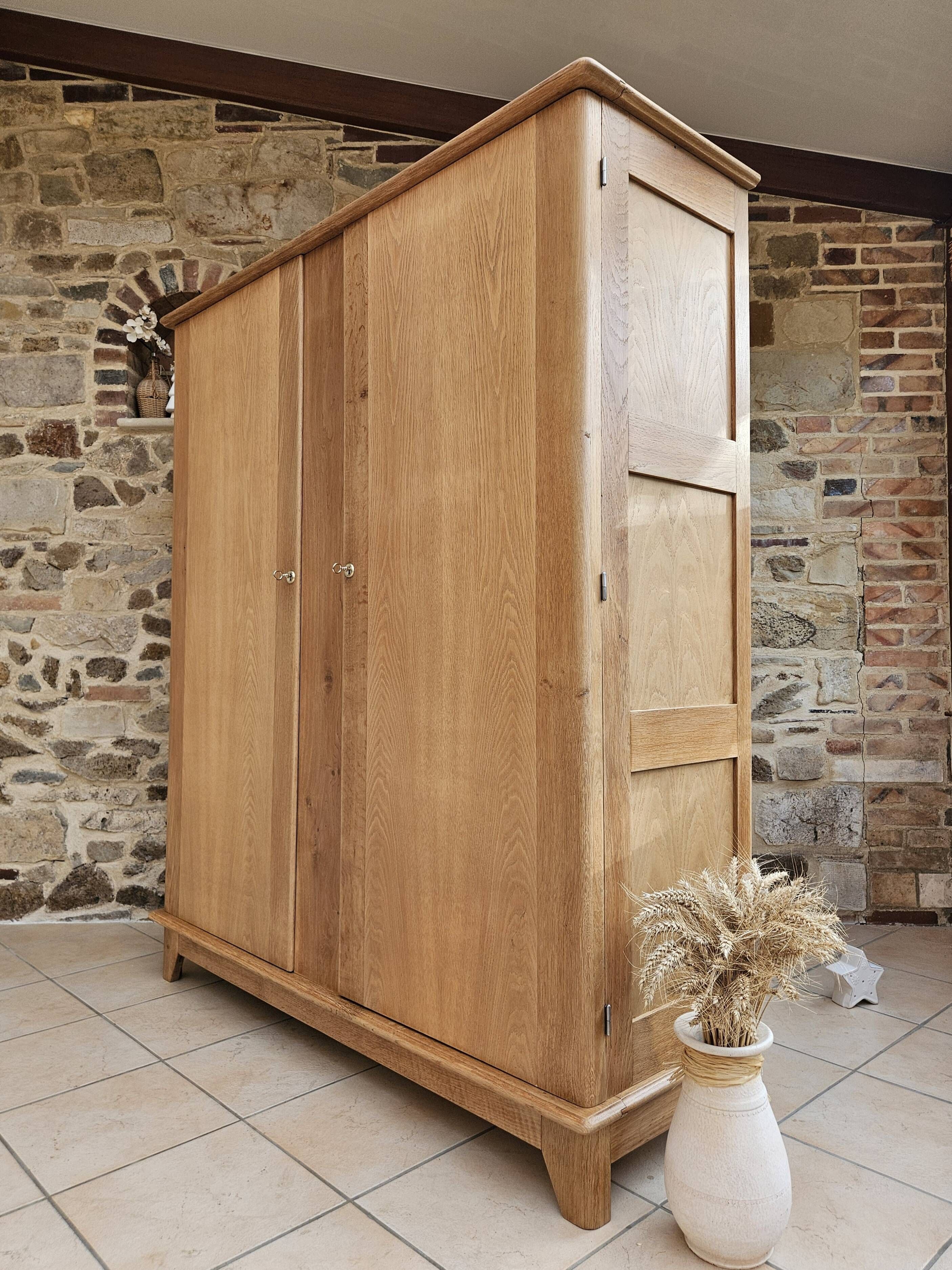 Armoire vintage