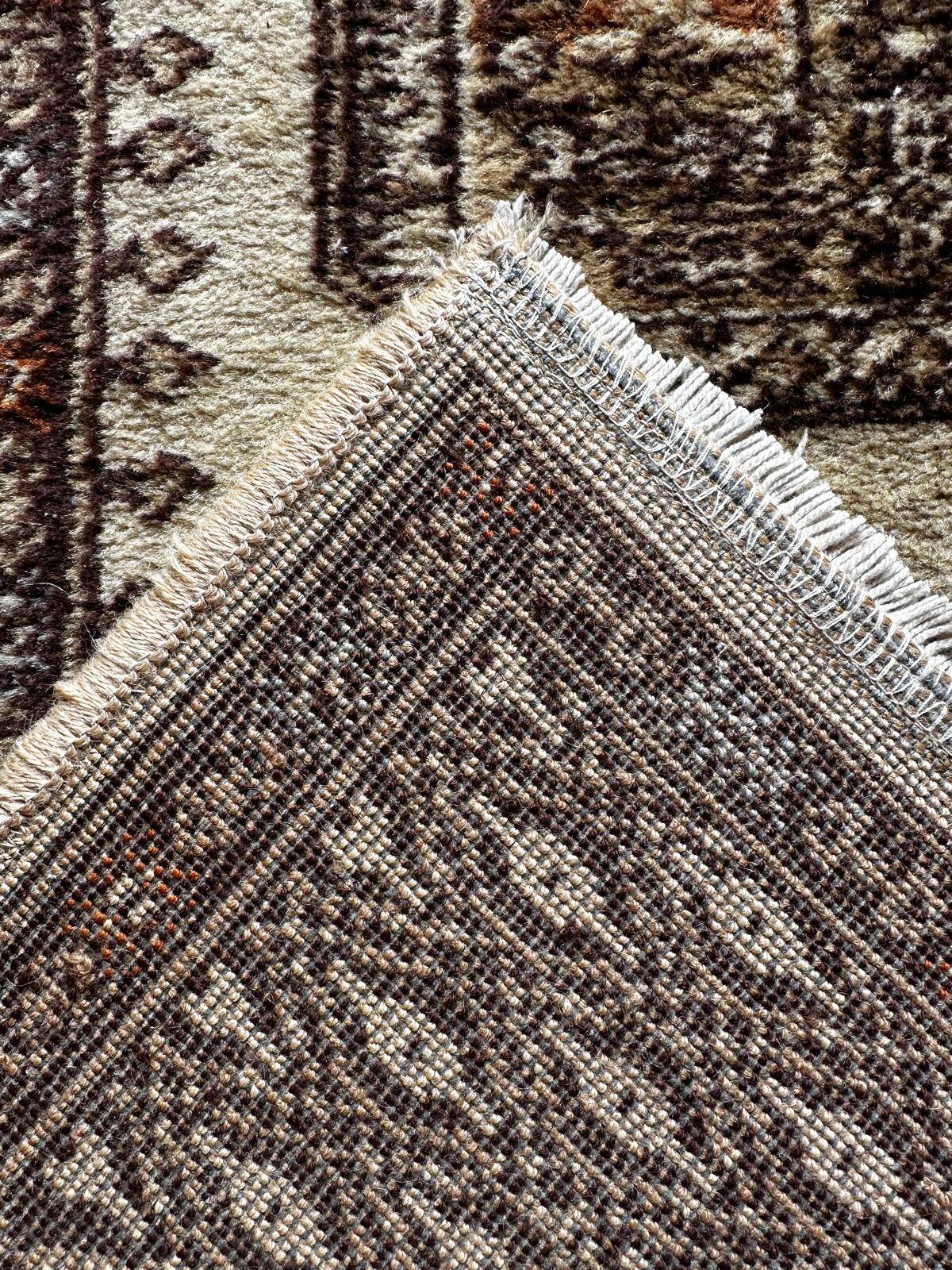 Oriental style rug 135cm x 70cm