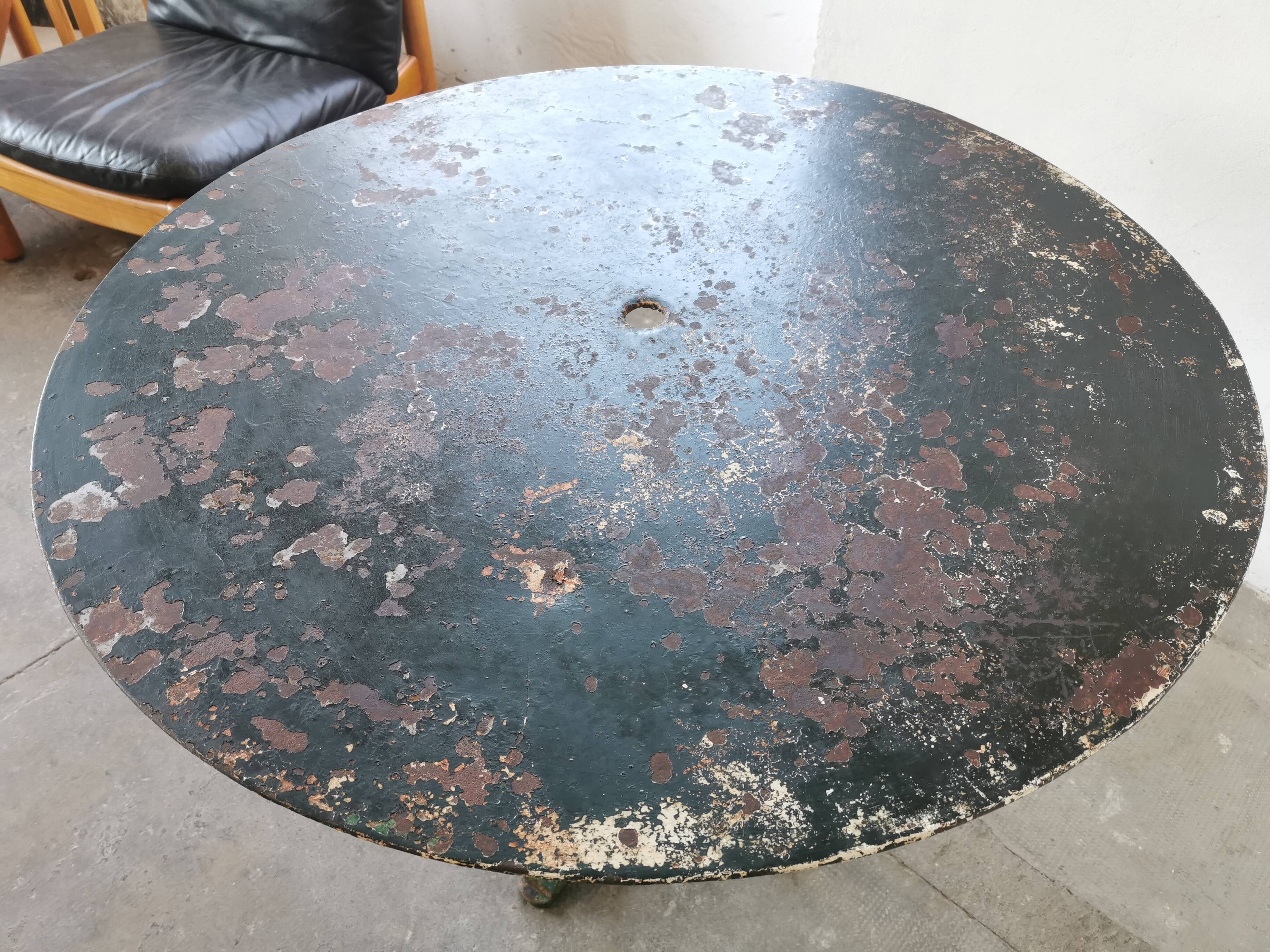 Round garden table cast iron and metal