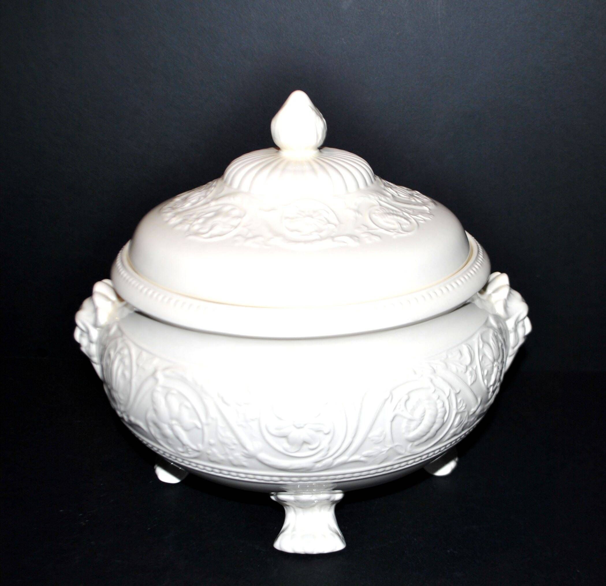 Rare Wedgwood "Patrician" molded opaque earthenware tureen, garland mascaron, England