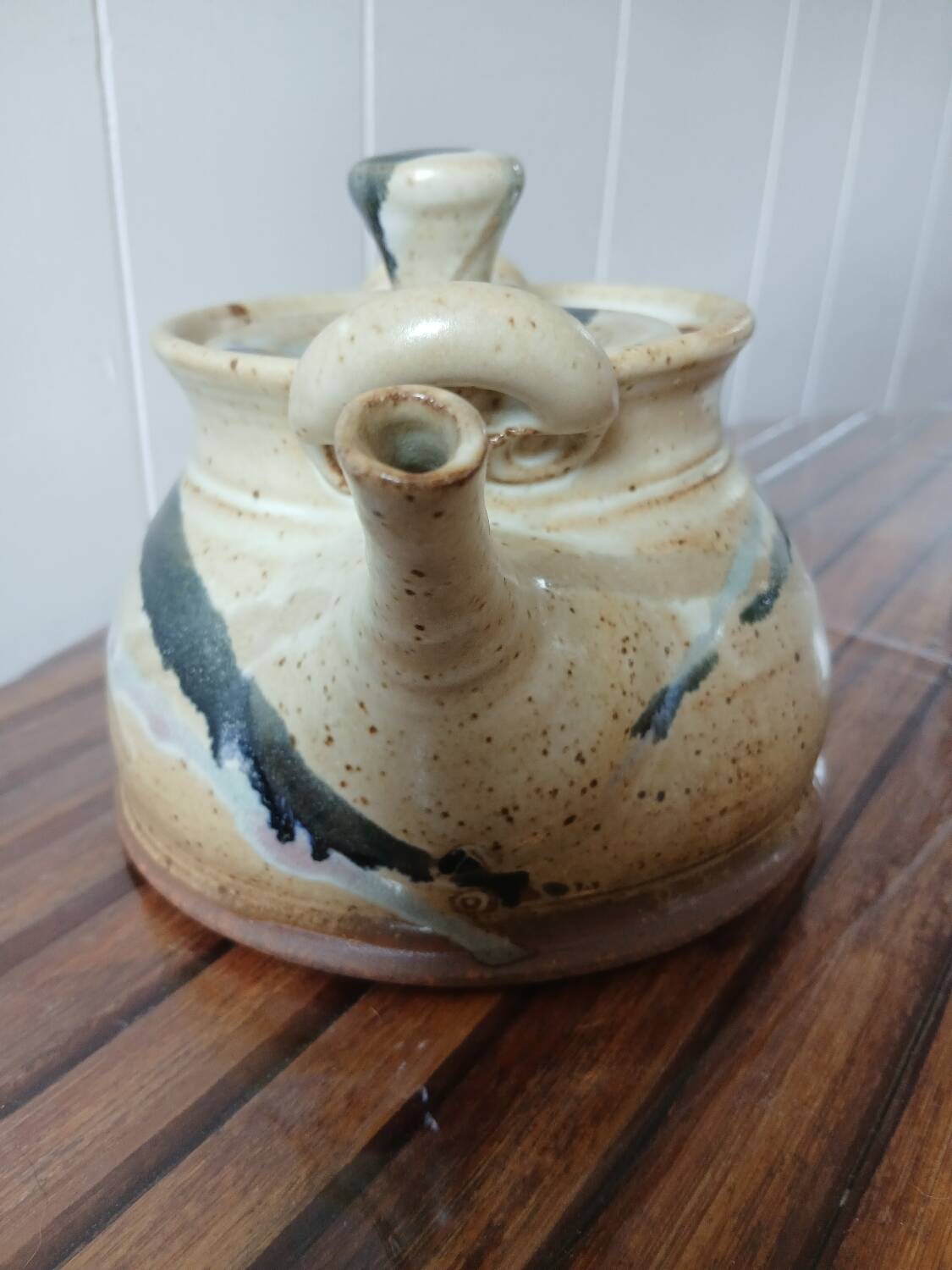 Théière en poterie estampillé vintage