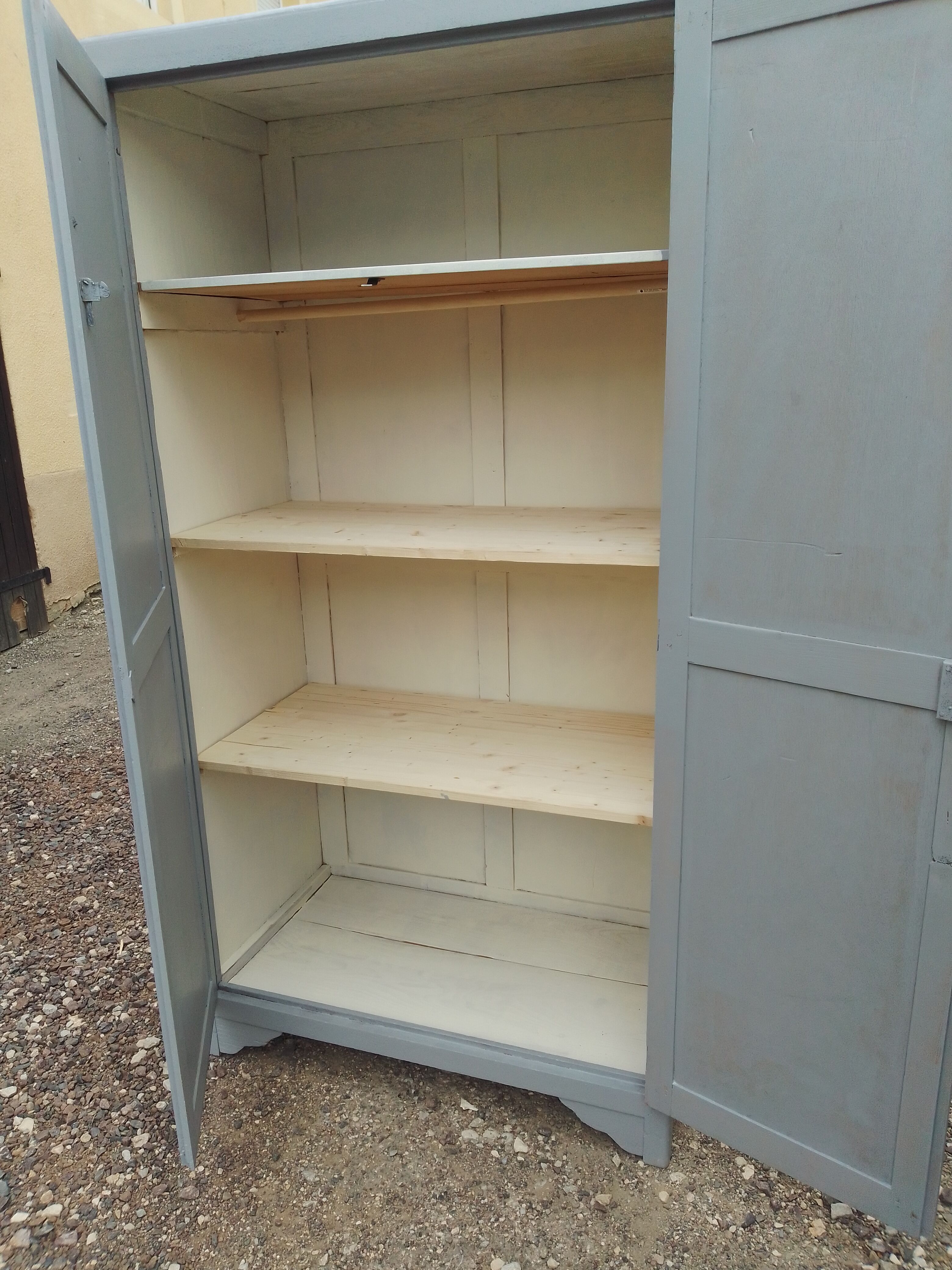Armoire parisienne