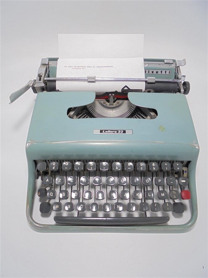 Olivetti Lettera typewriter 22