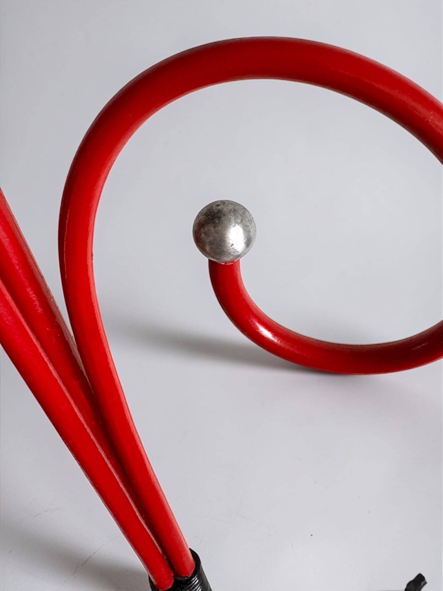 1950 red tripod floor lamp with plant holder | Opaline | Swan neck