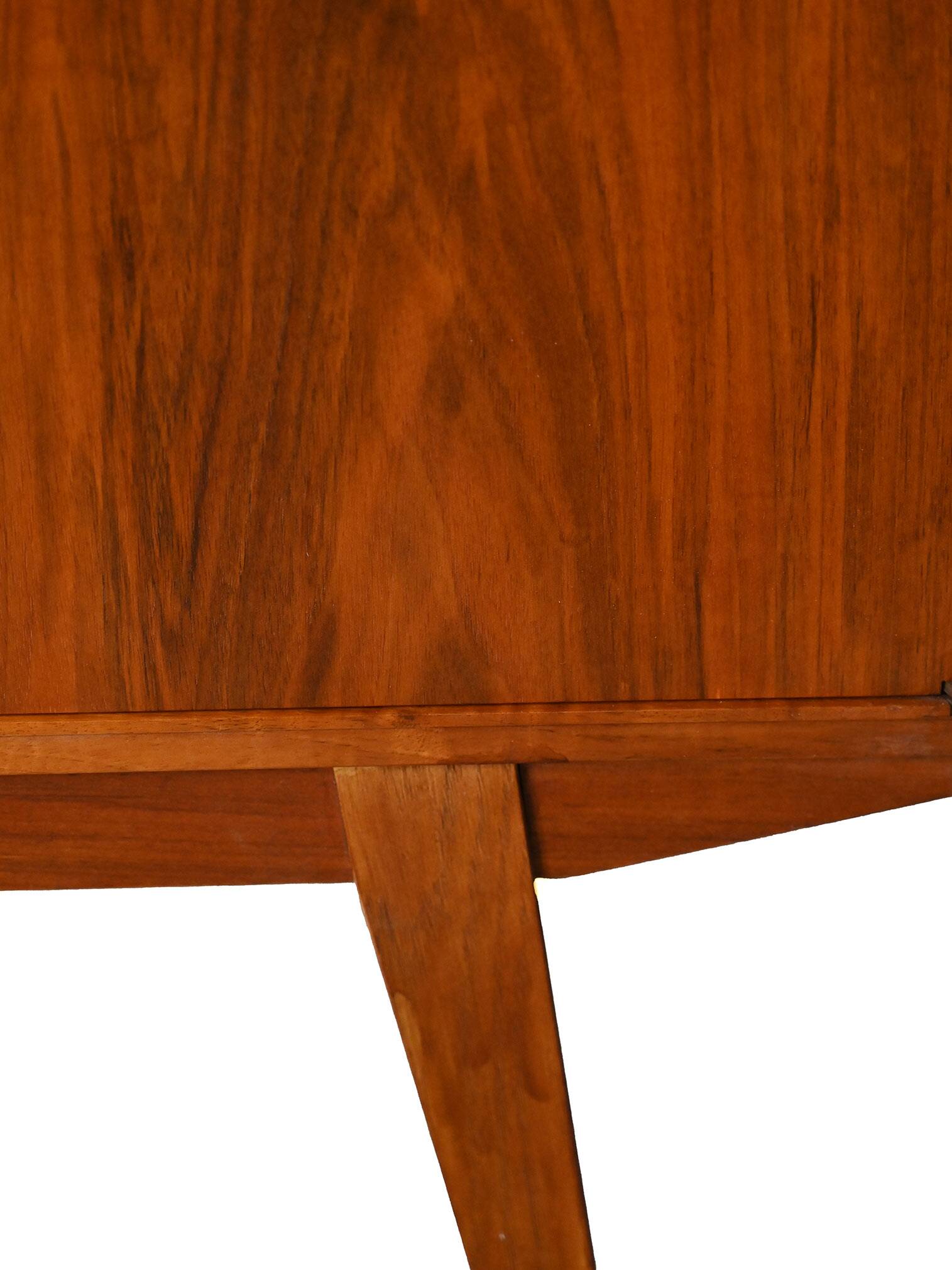 Nordic bookcase with sideboard