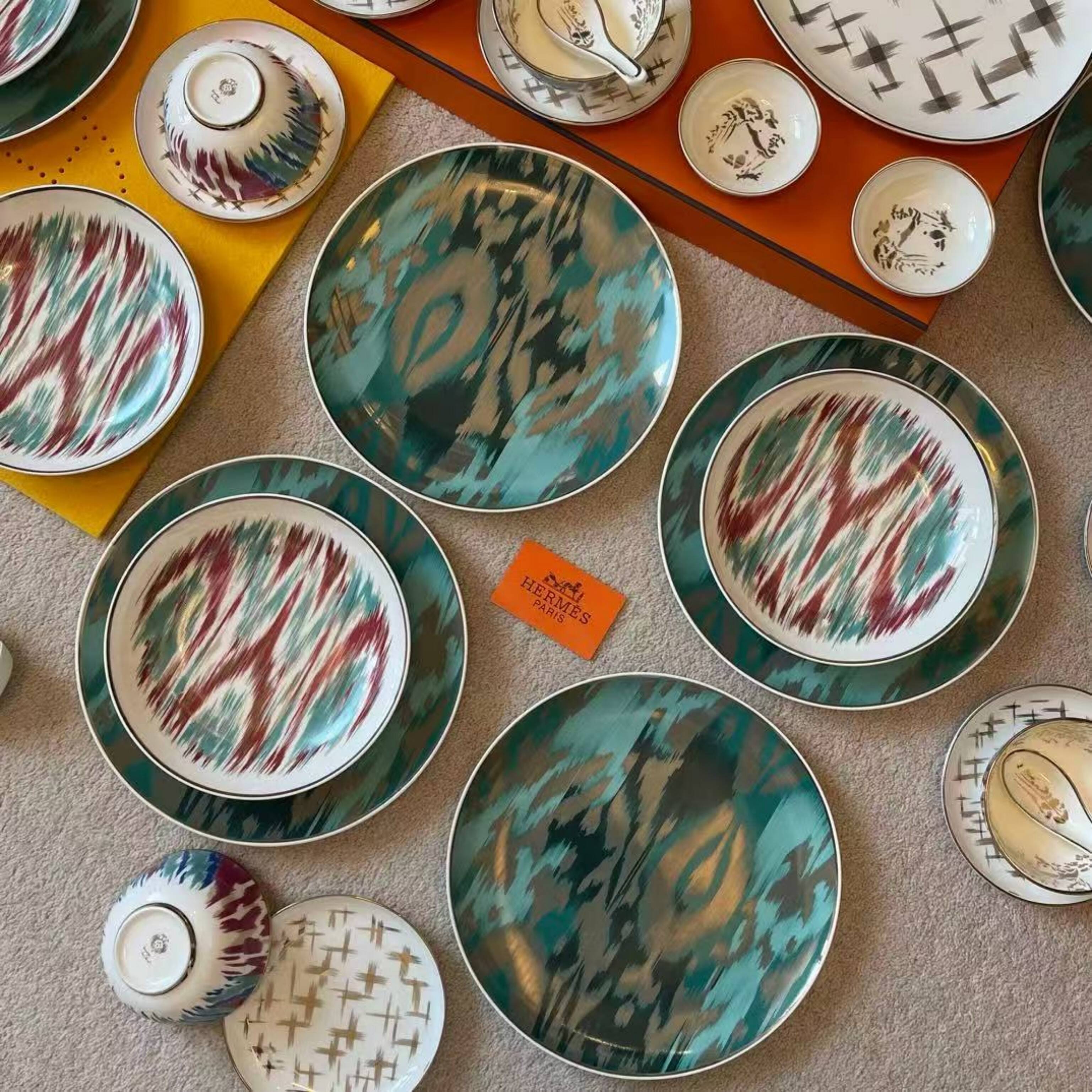 Hermès Voyage en Ikat 41-Piece Fine Porcelain Dinnerware Set