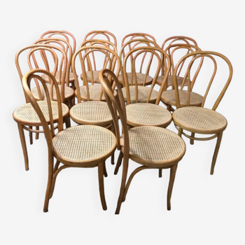 Lot 12 chaises bistrots projet Pro Pauline