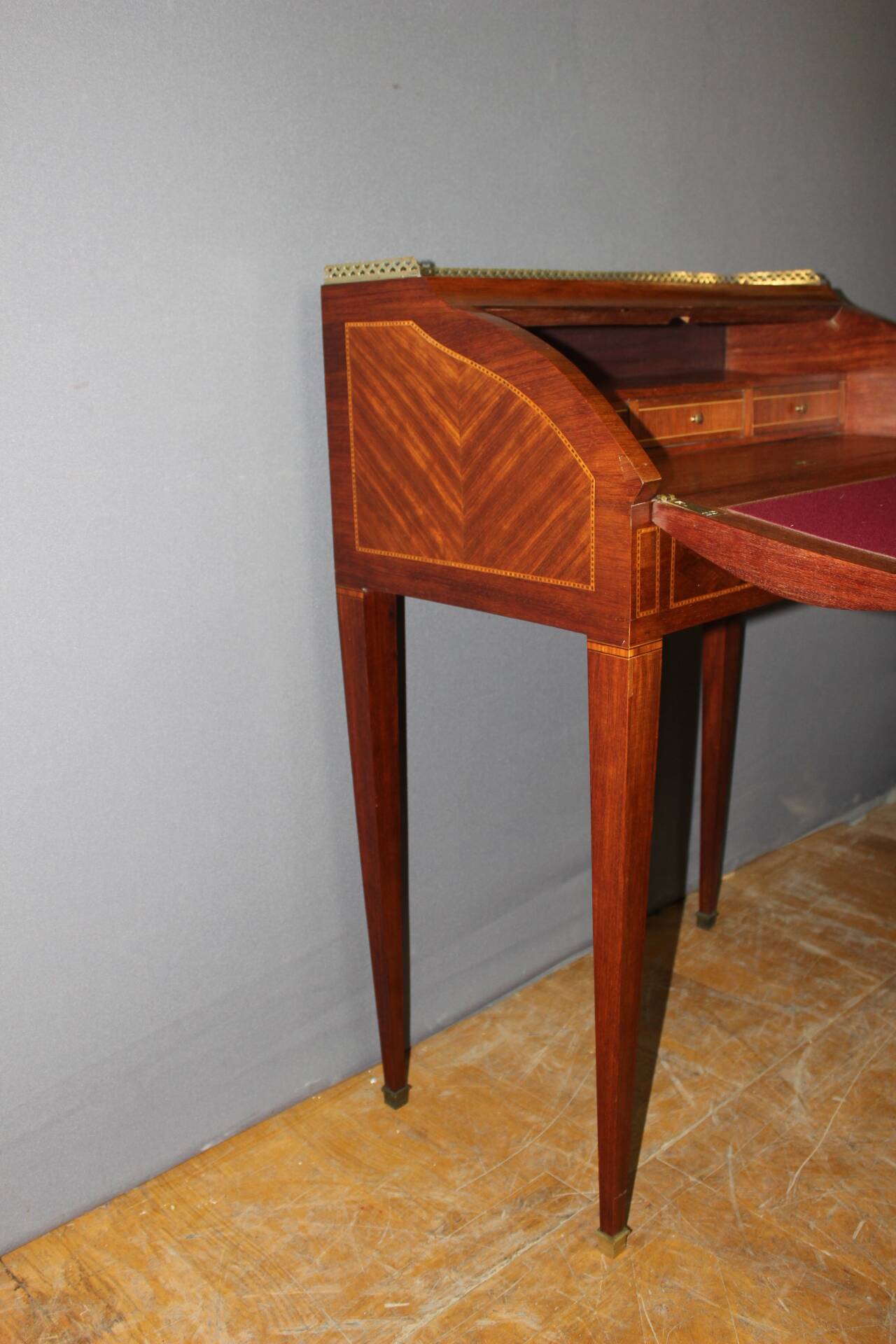 Bureau à cylindre en marqueterie de style Louis XVI