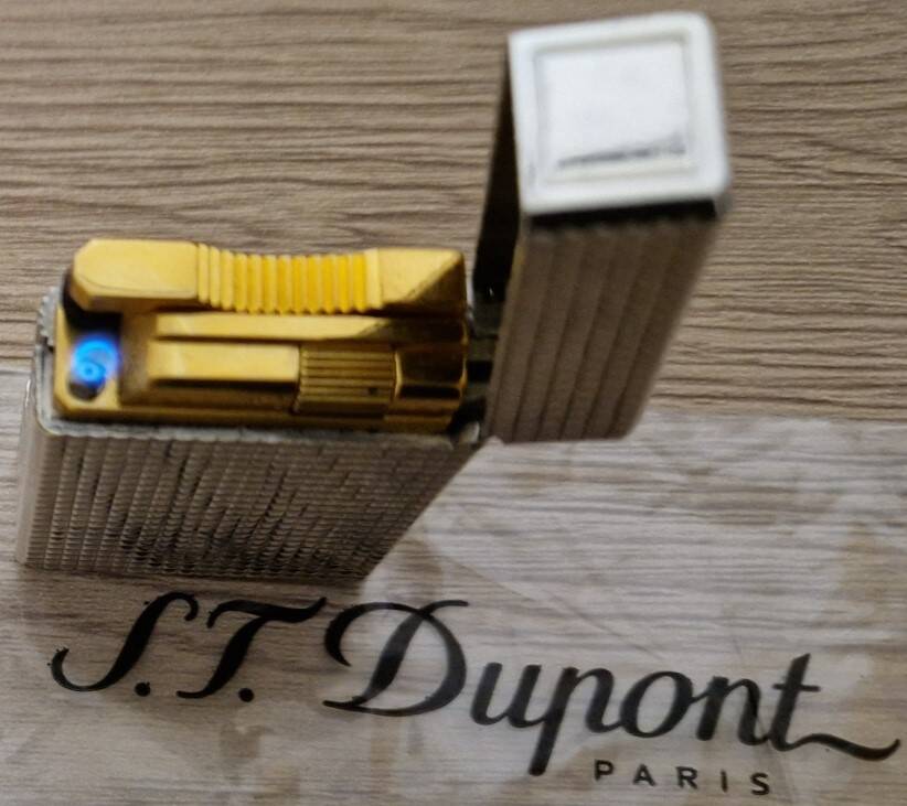 Vintage lighter S.T. Dupont Paris – Guilloché silver – 1980s/1990s