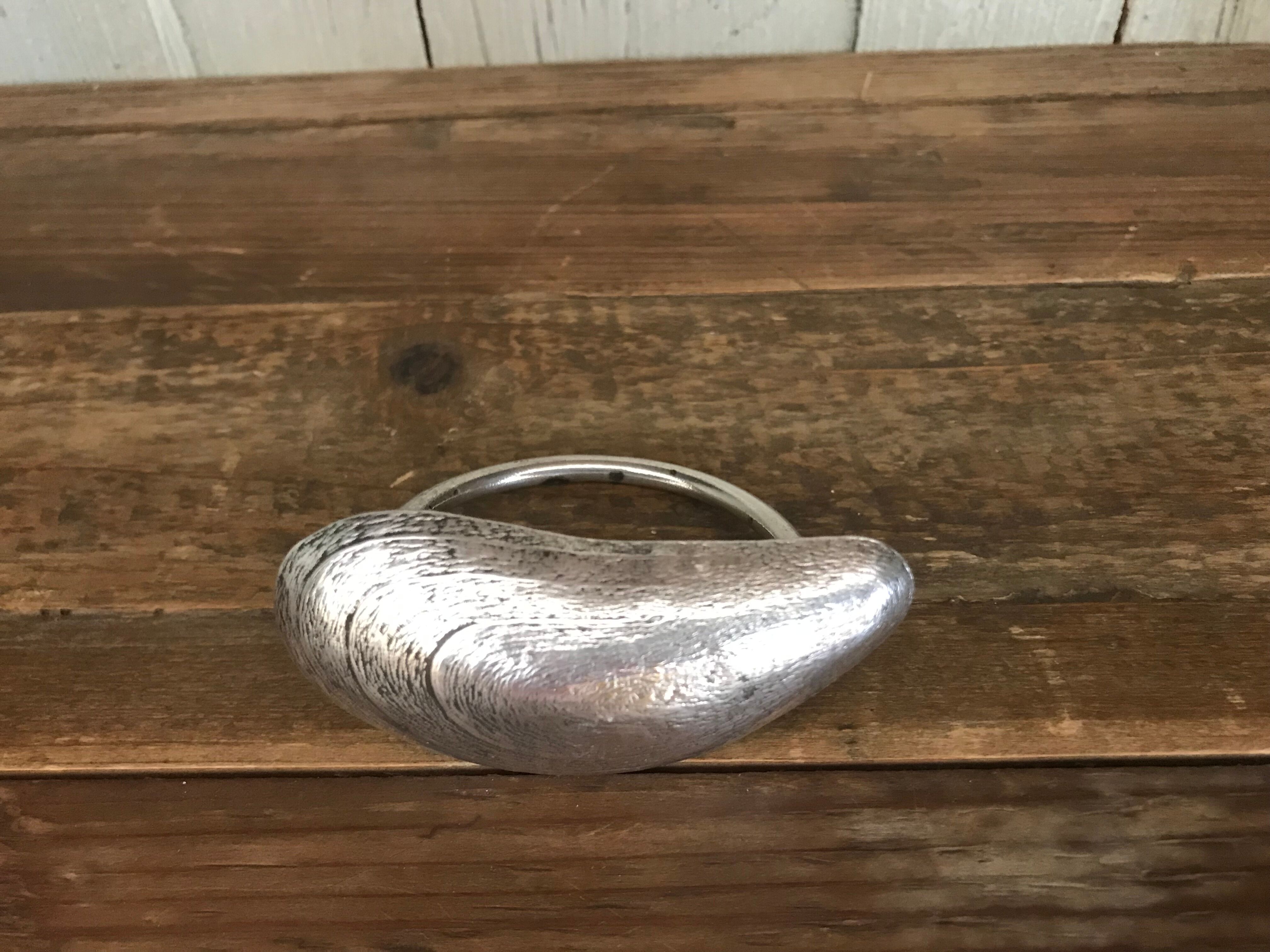 Towel round "mold" silver metal