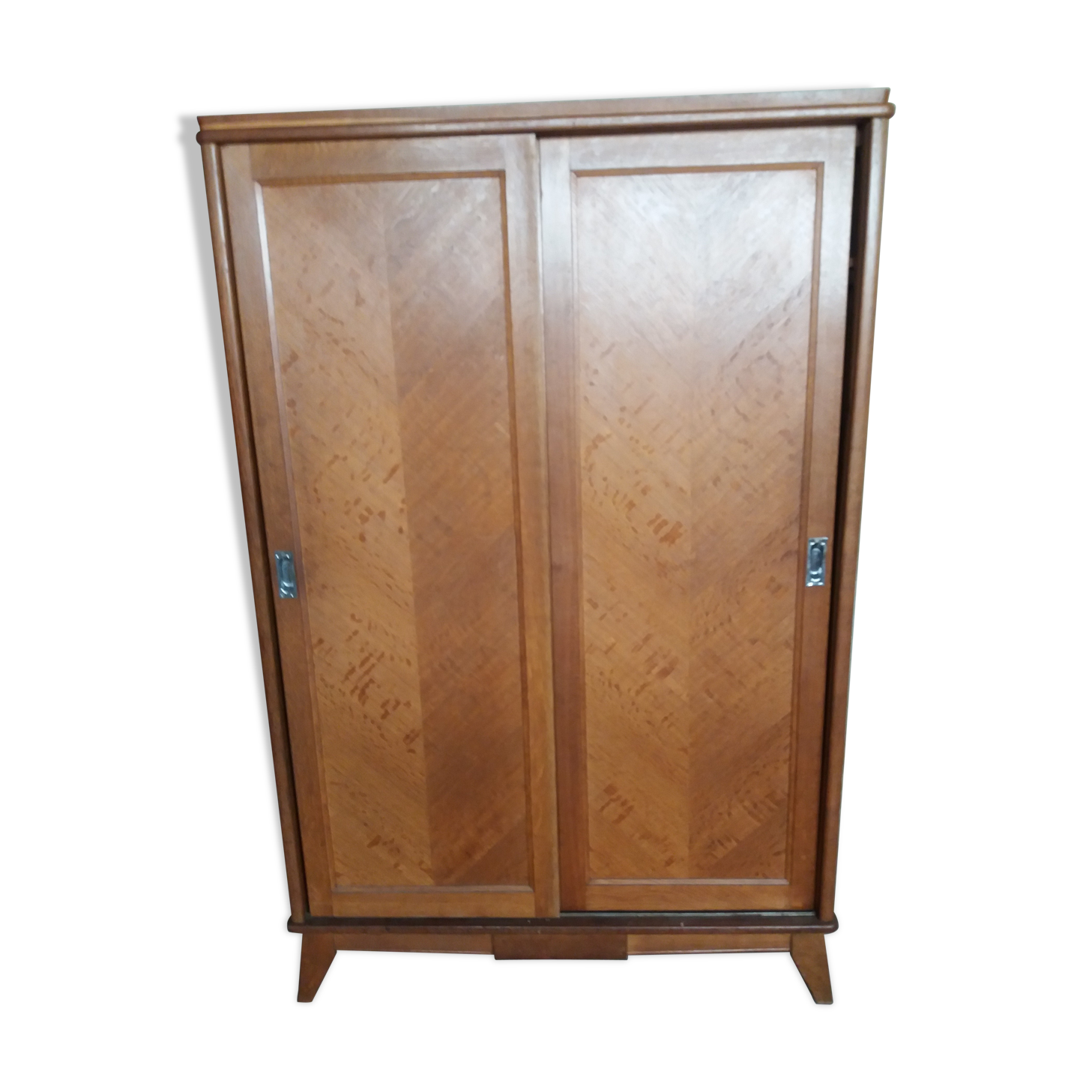 Walk in wardrobe feet compass