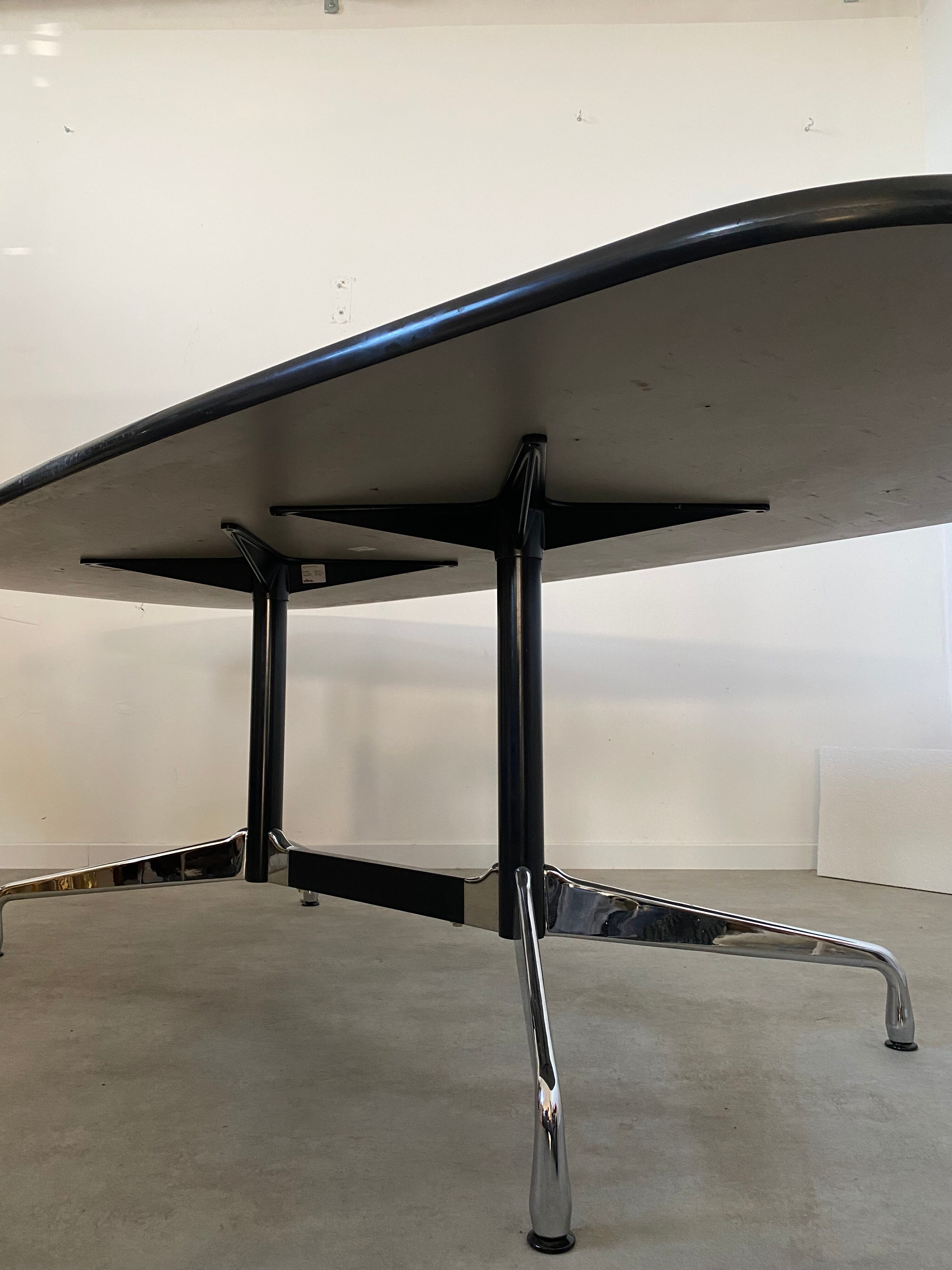 Table room table conference by Charles Ray Eames for Vitra