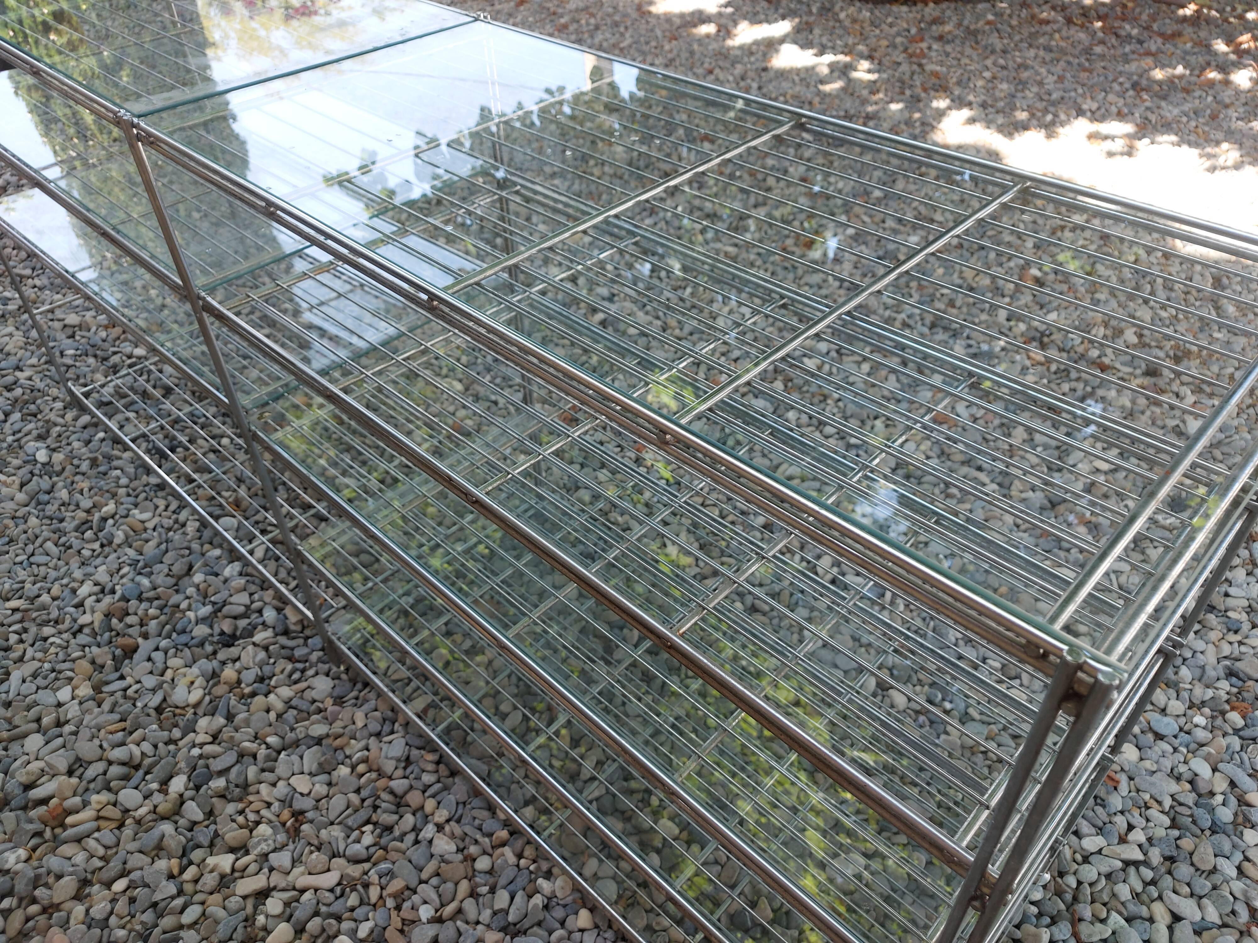 Etagère Ikea années 80 en acier chromé et verre par Niels Gammelgaard