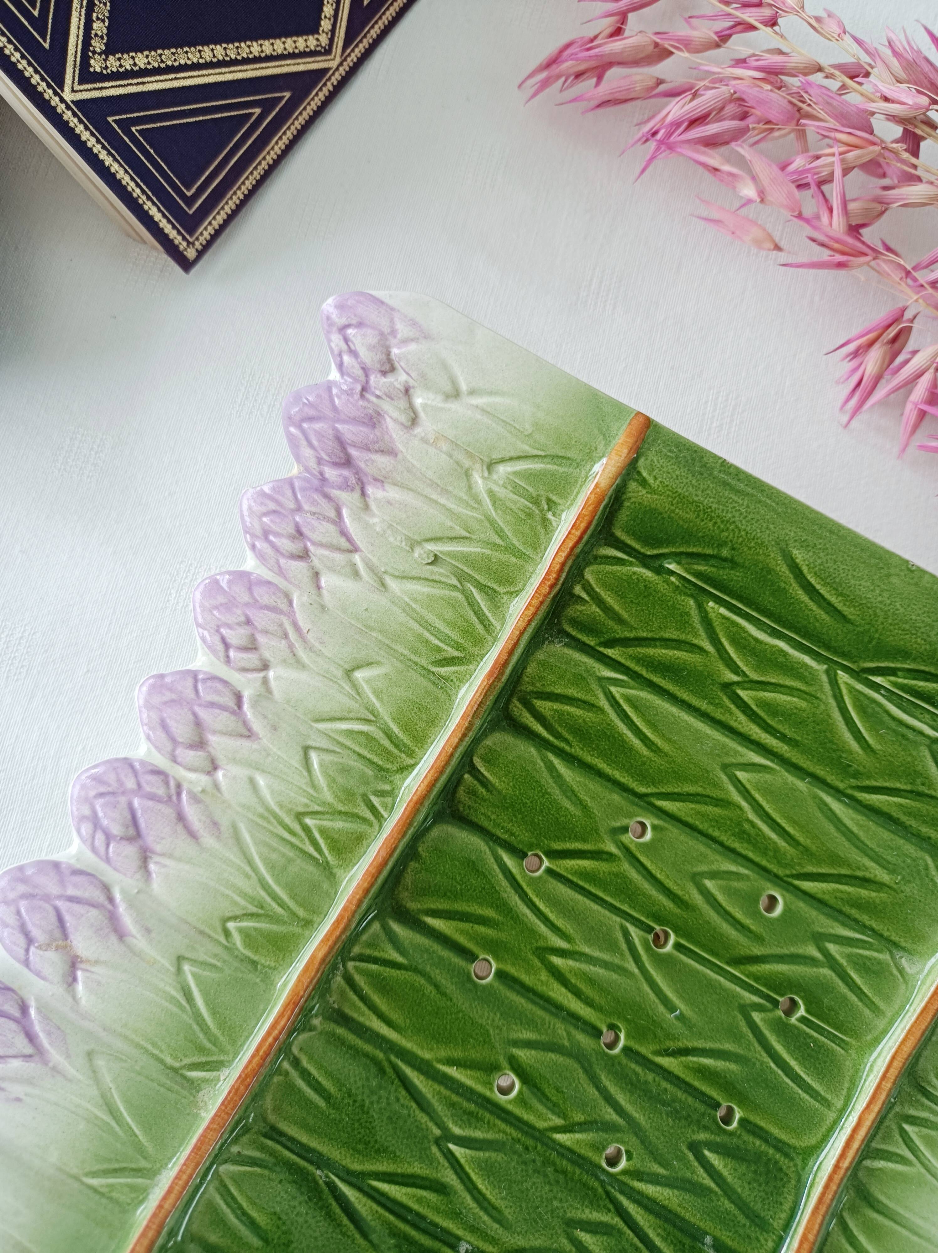 Plat à asperges en barbotine