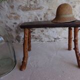 Banc en bois brutaliste
