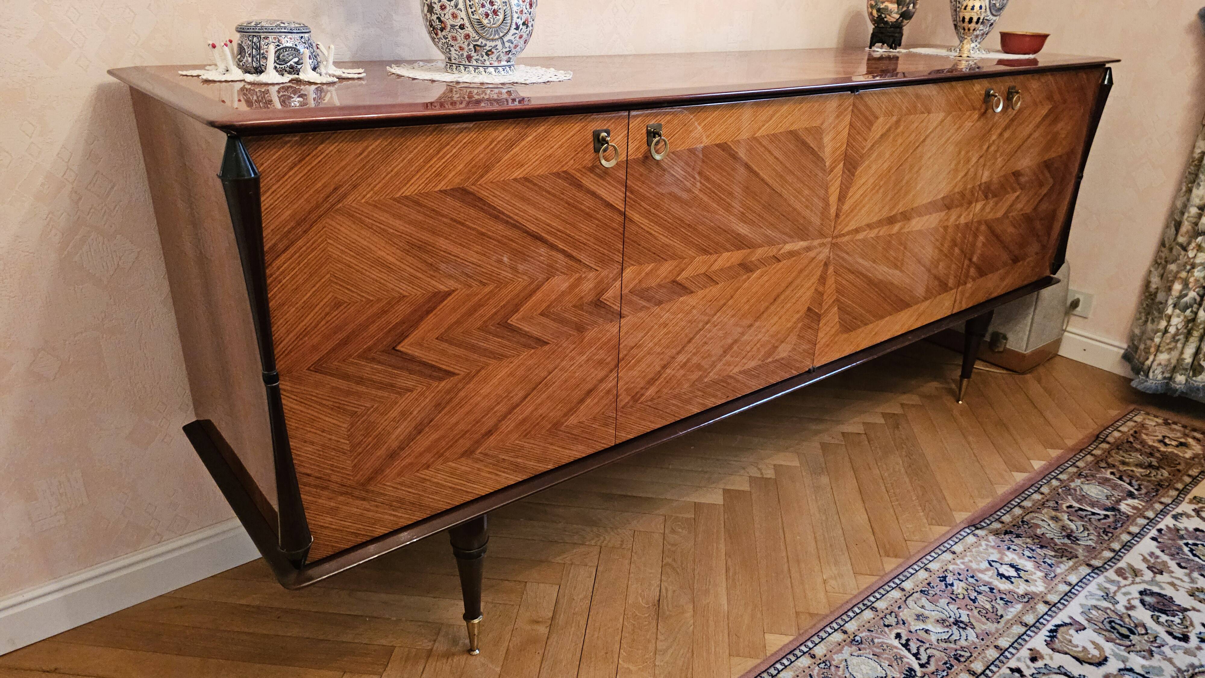 Buffet in rosewood and sycamore