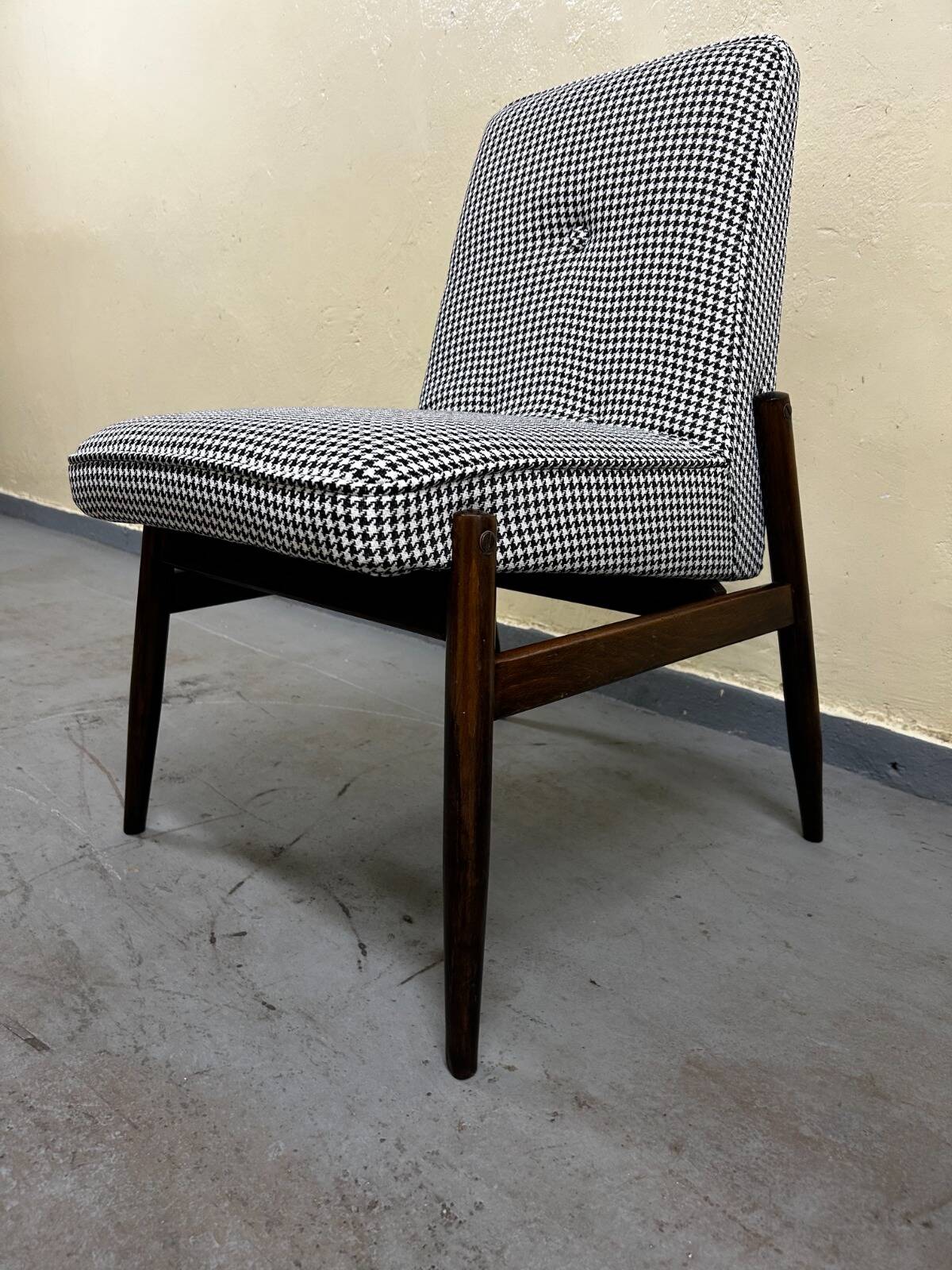 Model 300-227 Celia Lounge Chairs, 1970s, Set of 2