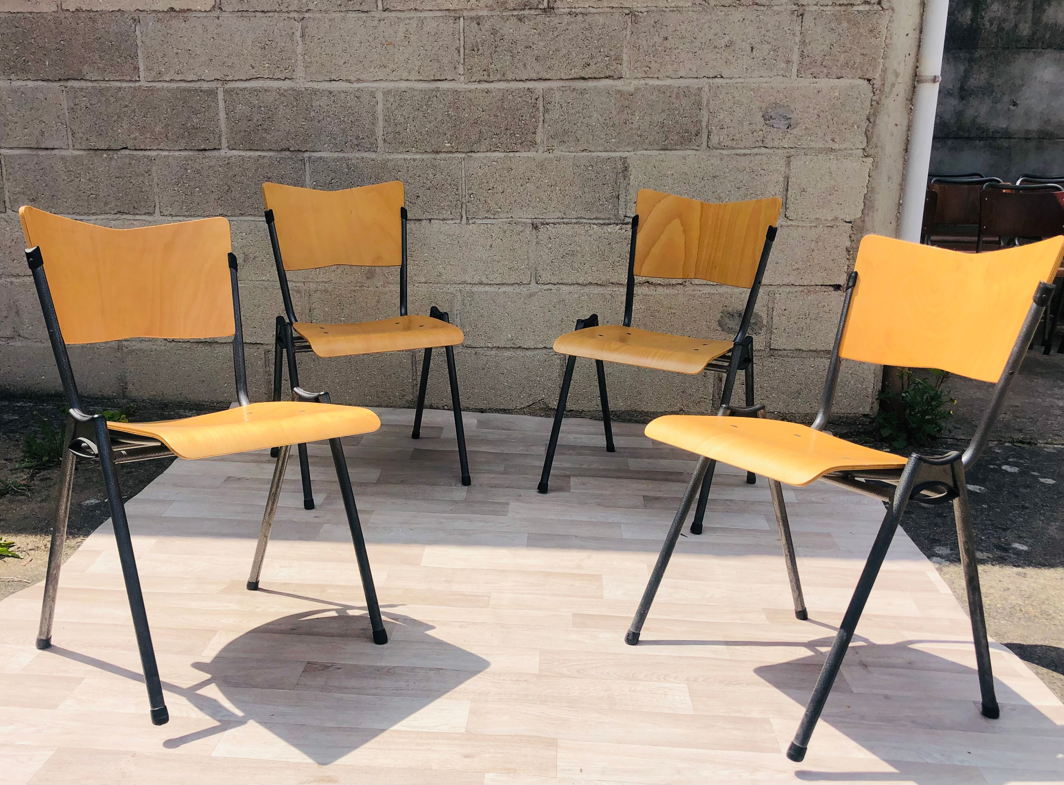 Set of 4 chairs design in wood