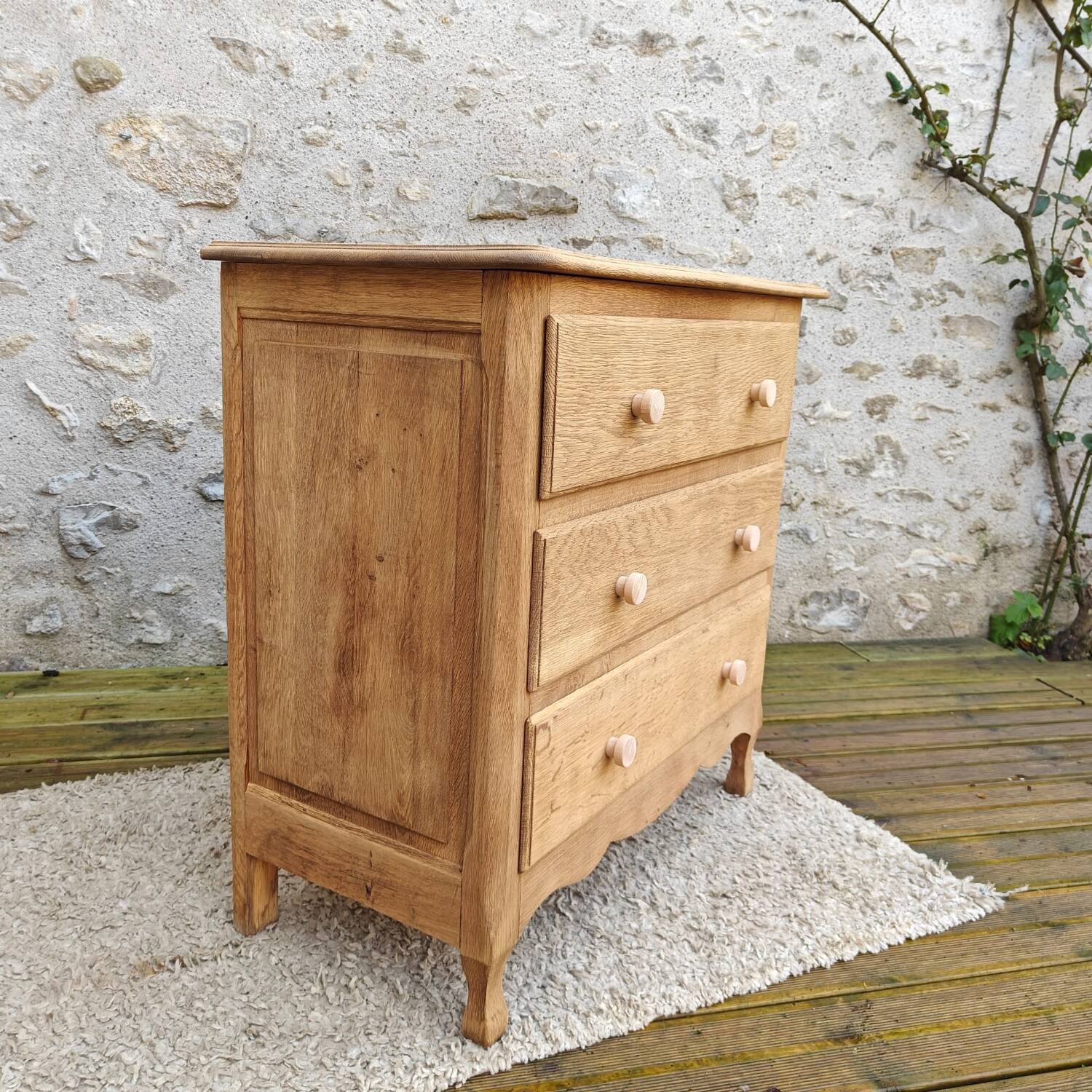 Oak chest of drawers