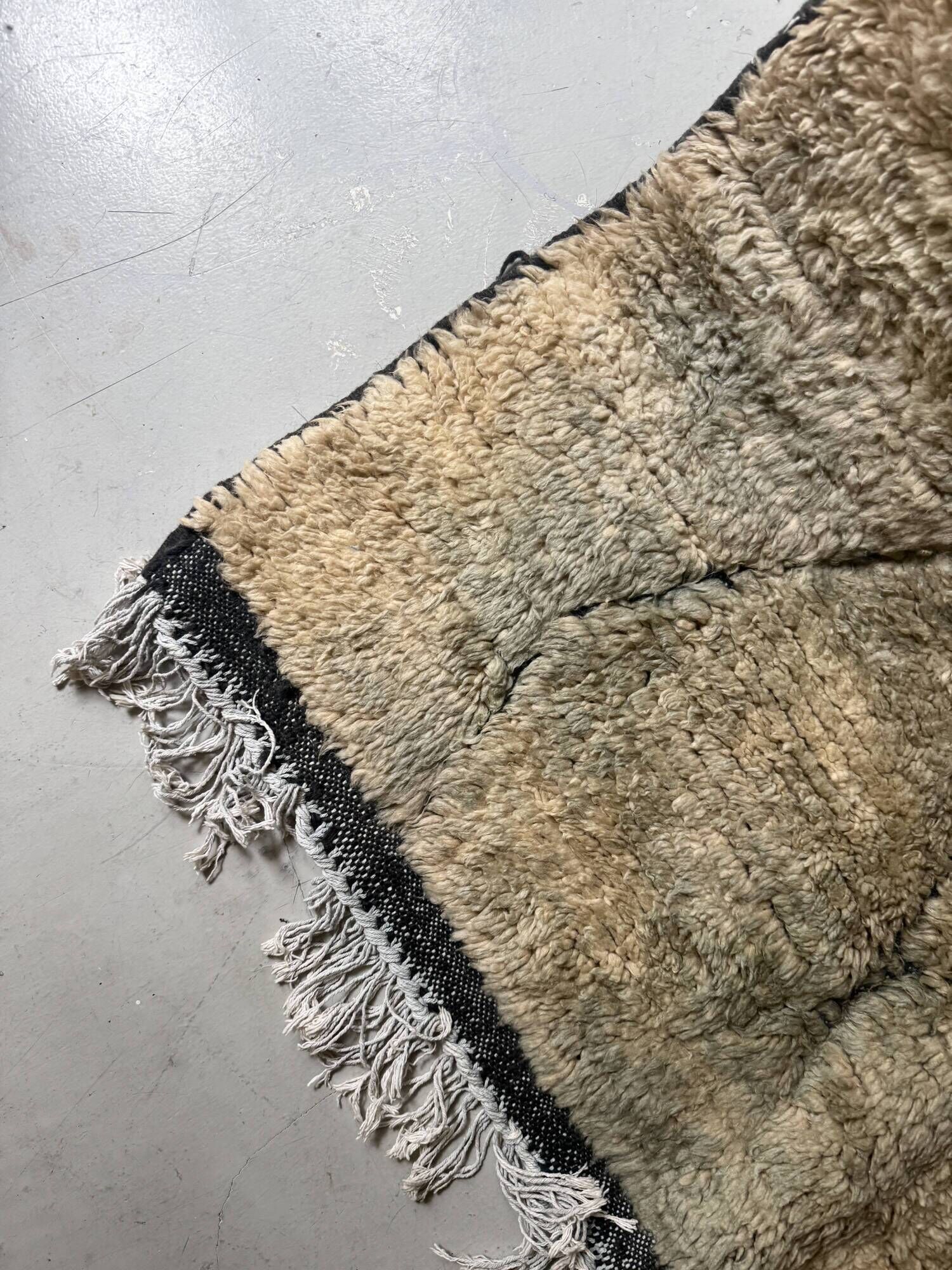 Carpet, light blue beige 2.40m x 1.40m