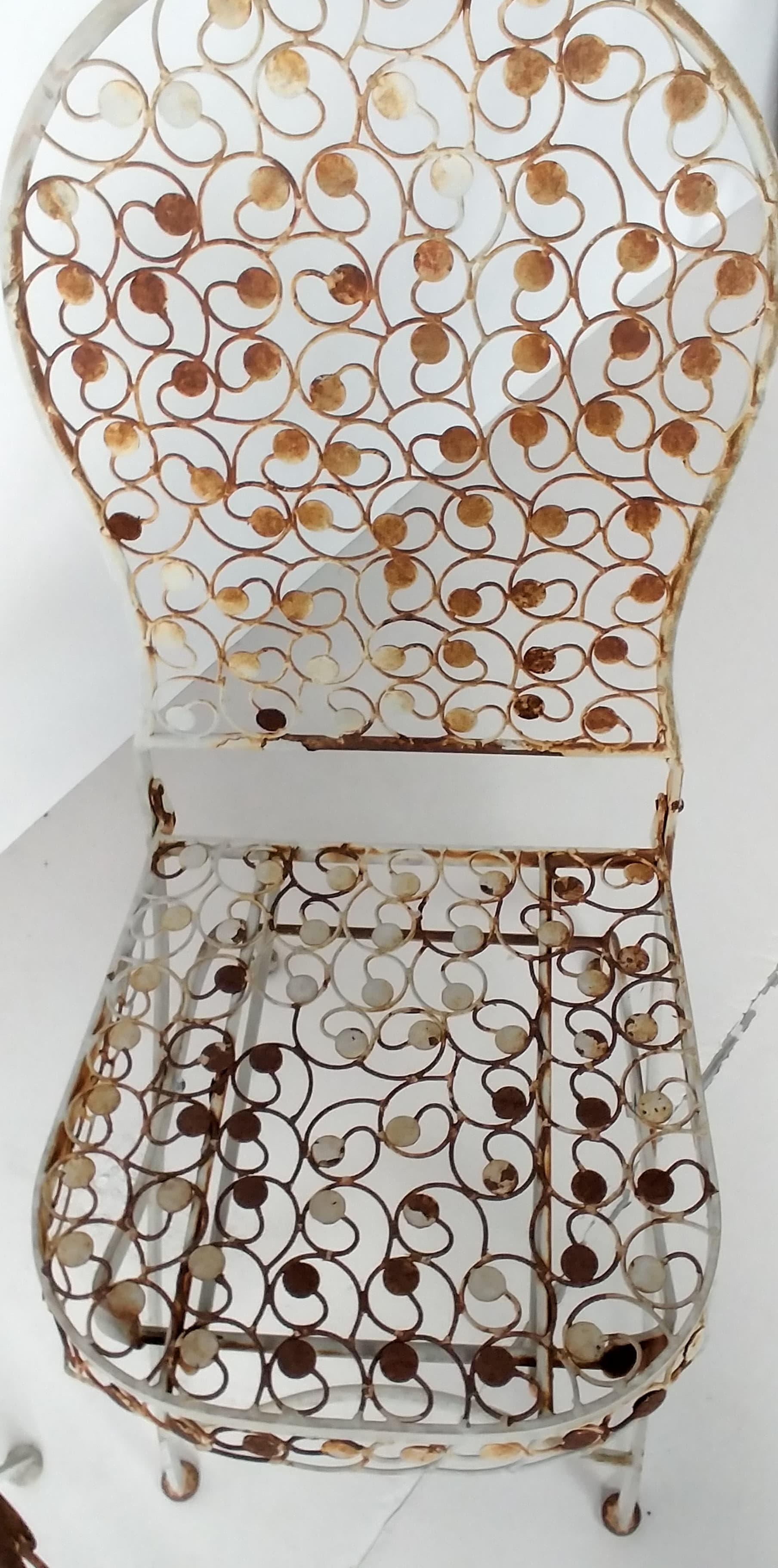 Set table and 2 garden chairs