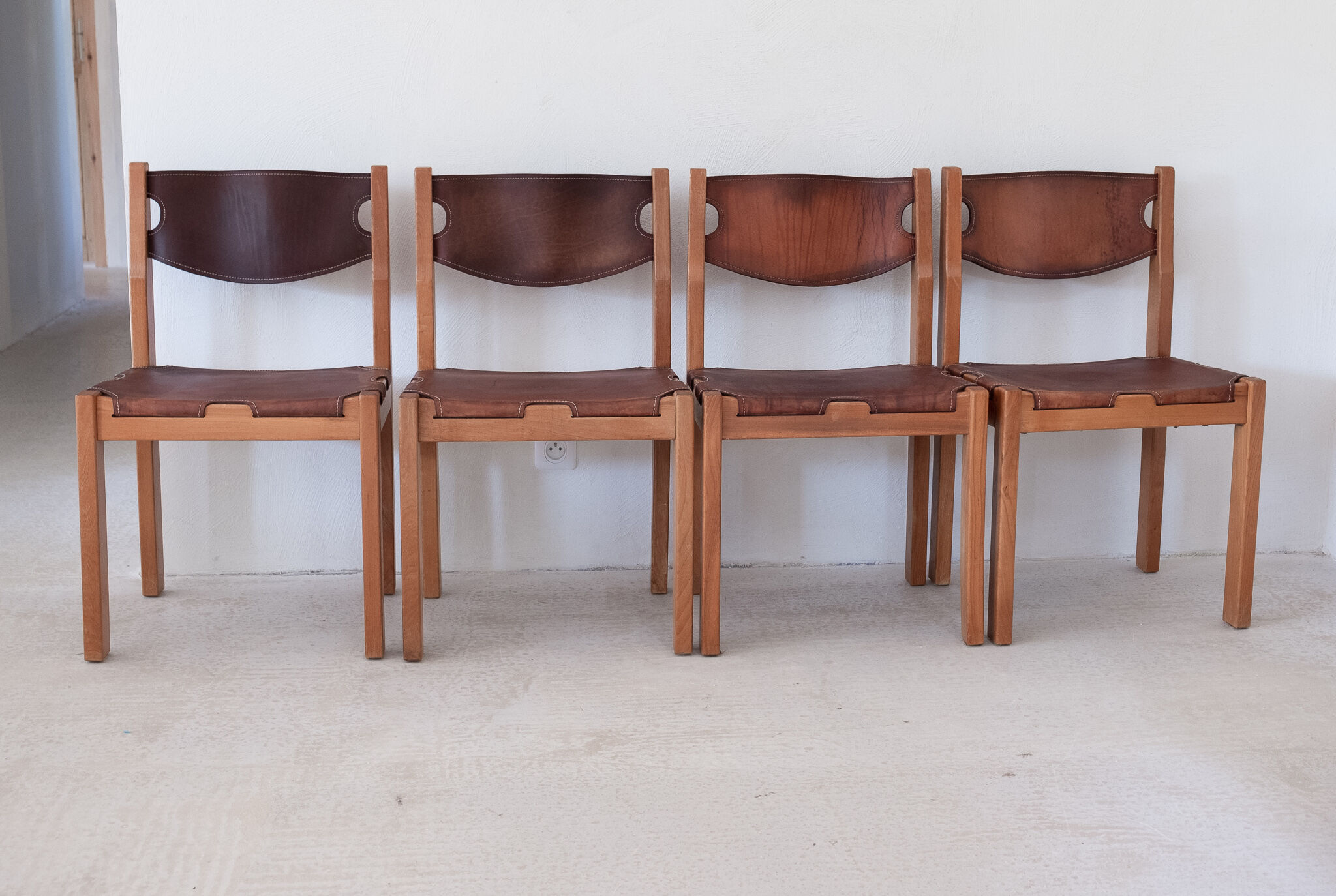 Series of 4 chairs "Maison Regain"