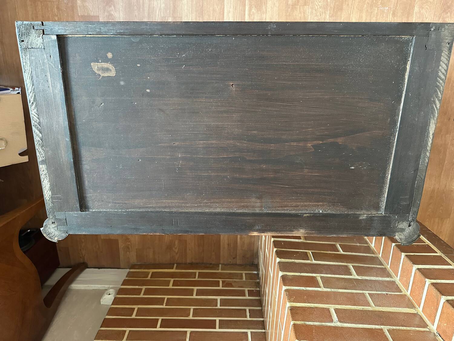 Louis XVI style chest of drawers, spinning top legs - transition style marquetry