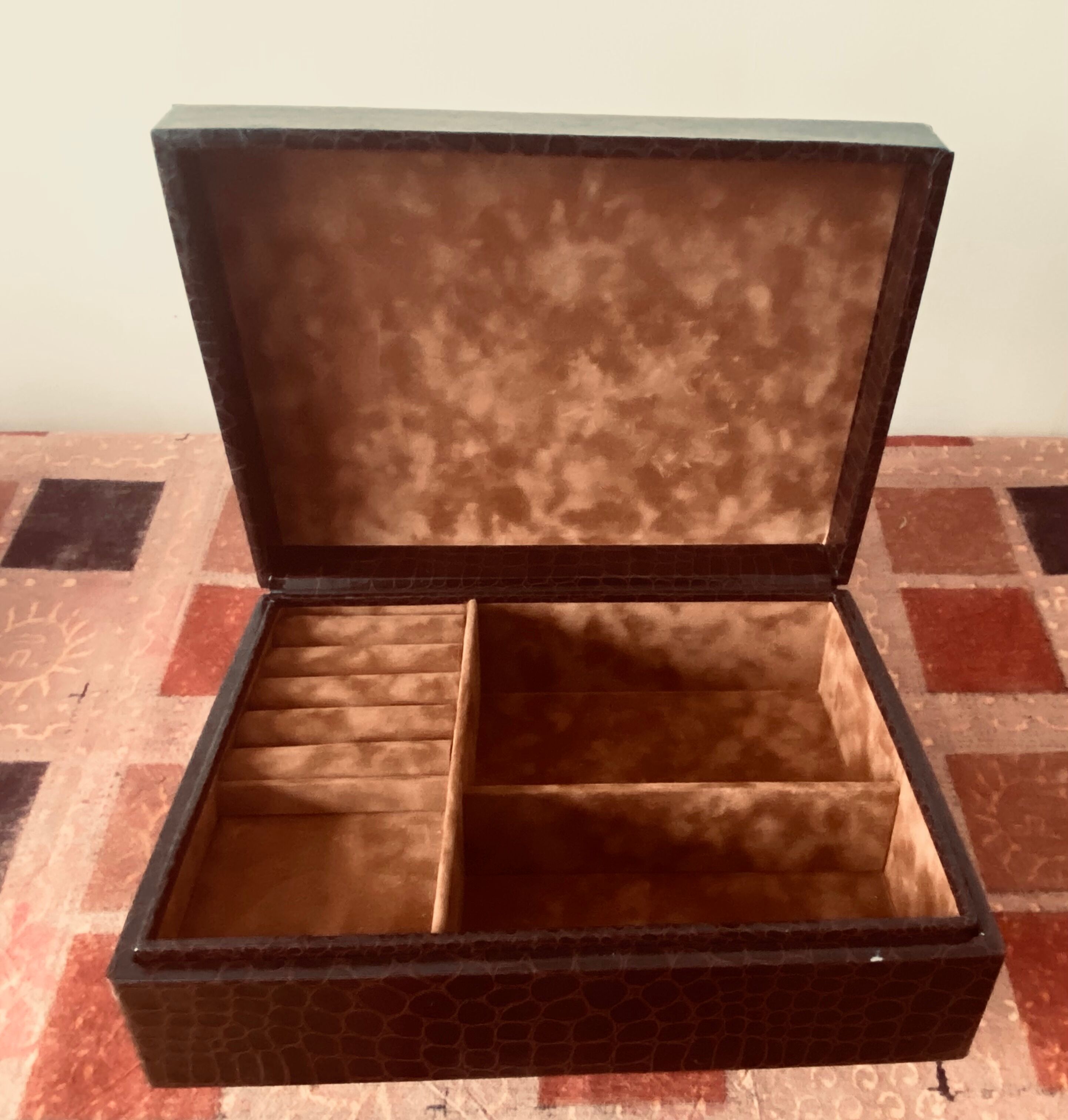 Leather jewelry box