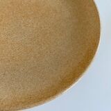 Flat stoneware plates