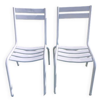 Paire de chaises blanches en métal, style Tolix