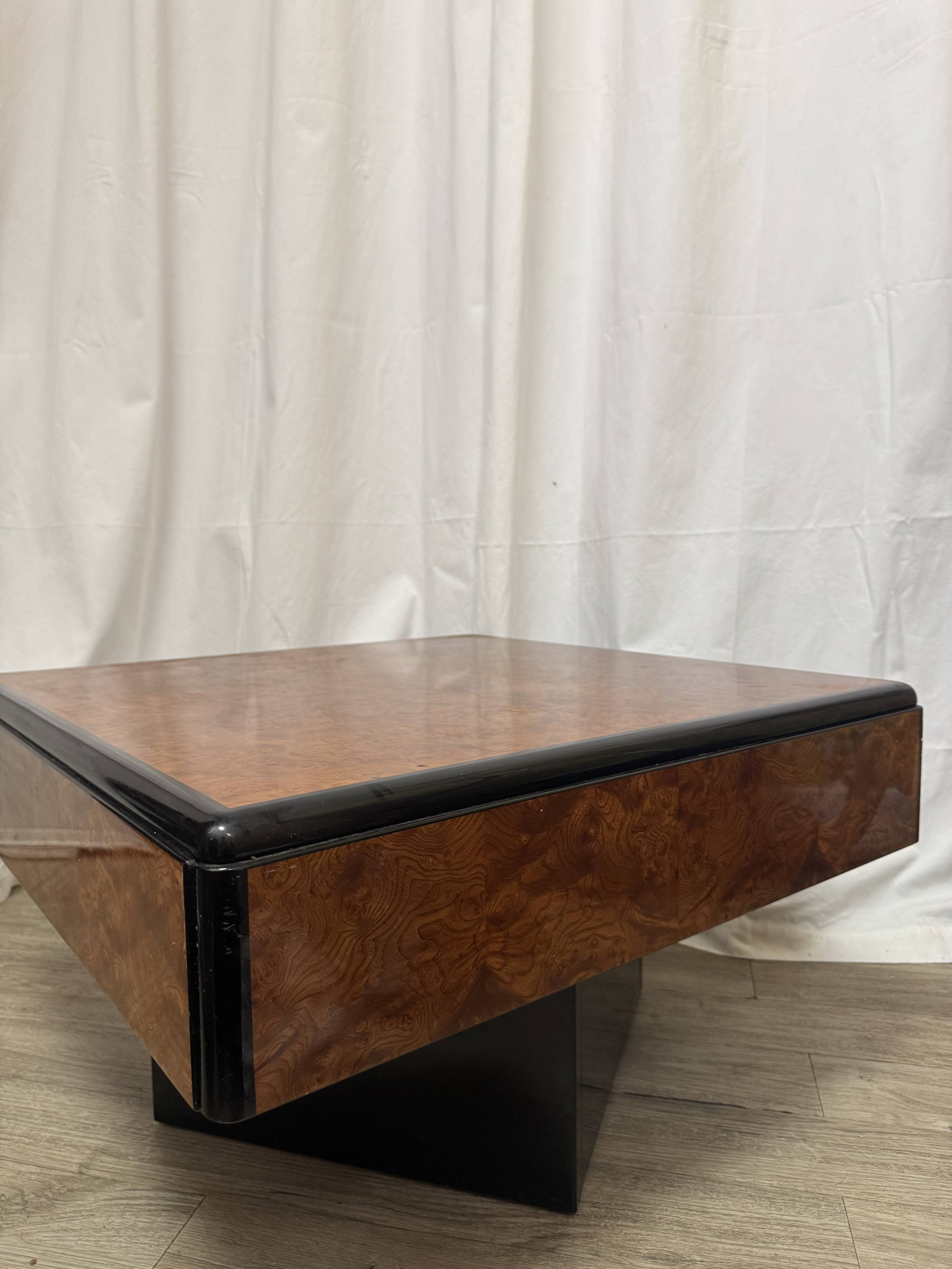 Table basse en loupe d'orme Paul Michel