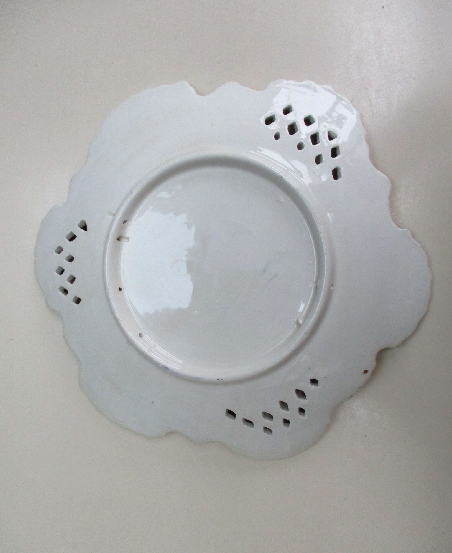 Openwork ceramic dish