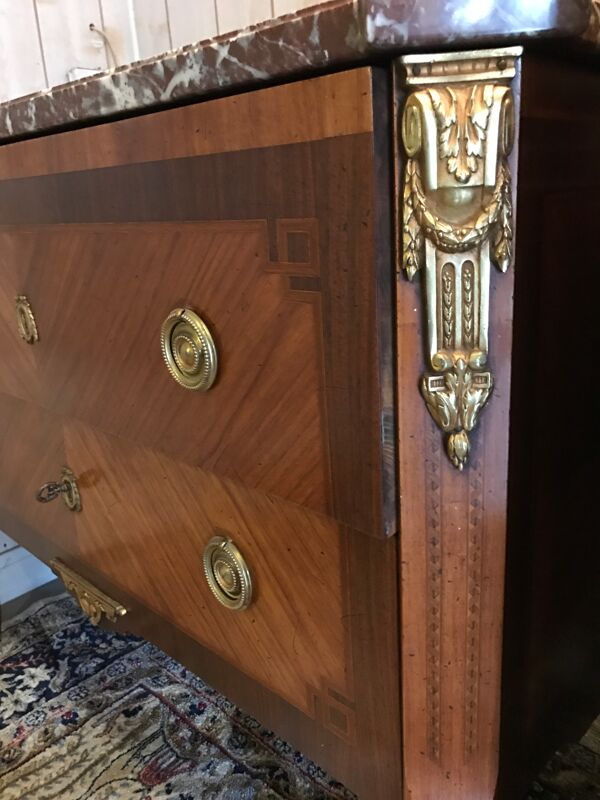 Commode style transition