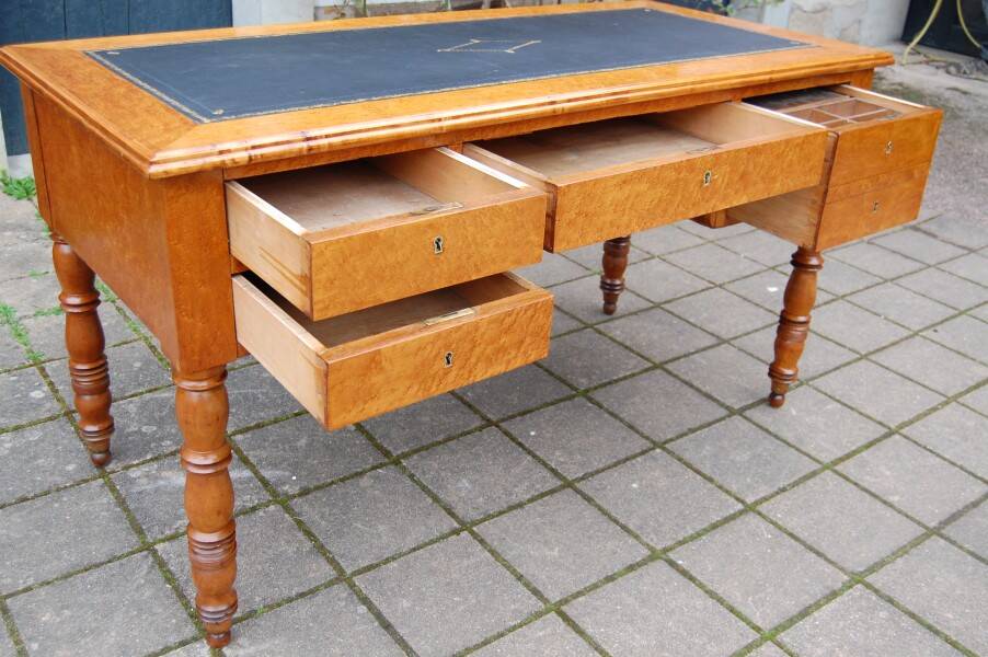 Louis Philippe period desk in mottled maple and cherry, 19th century.