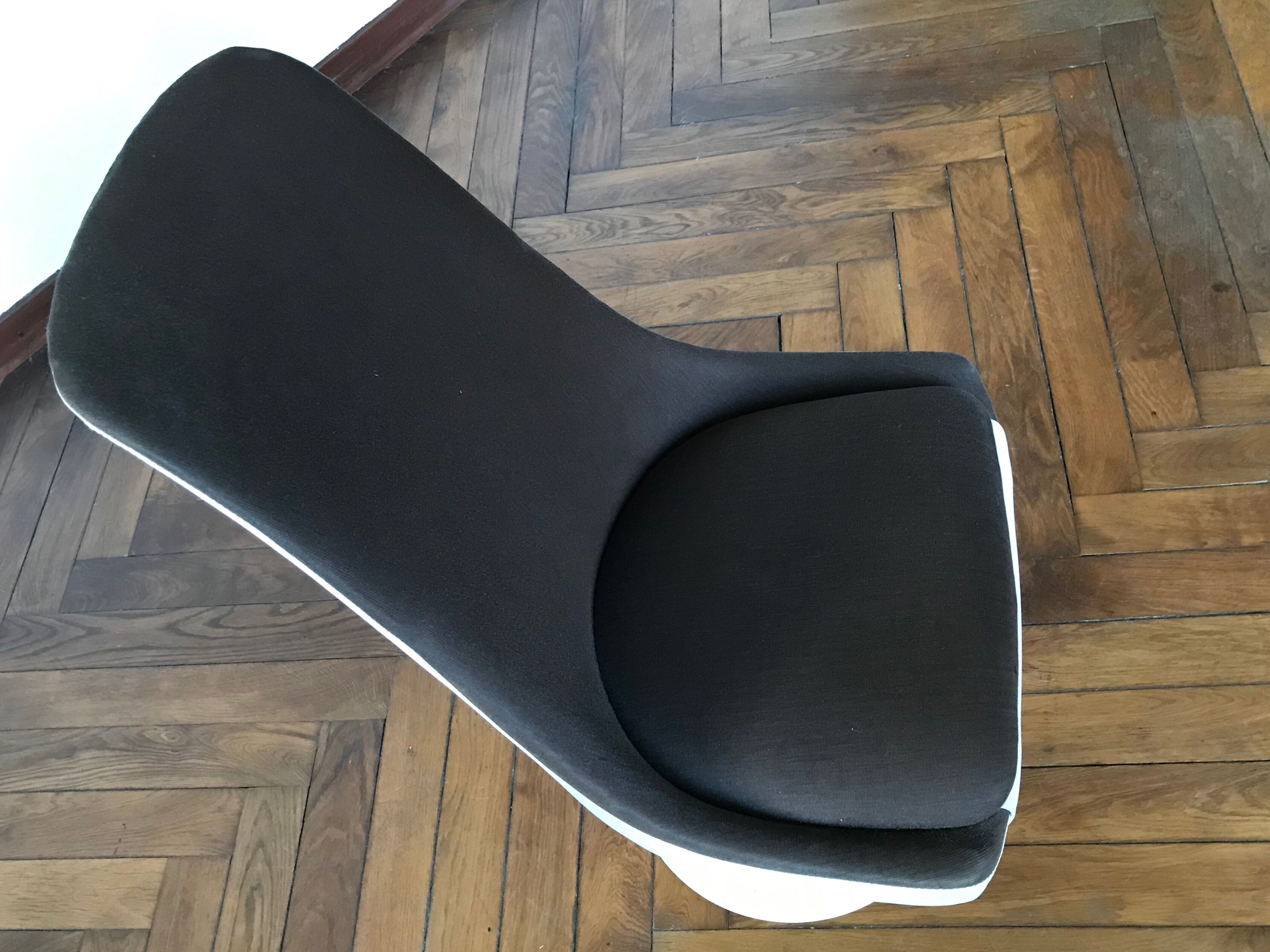 Tulip foot chair