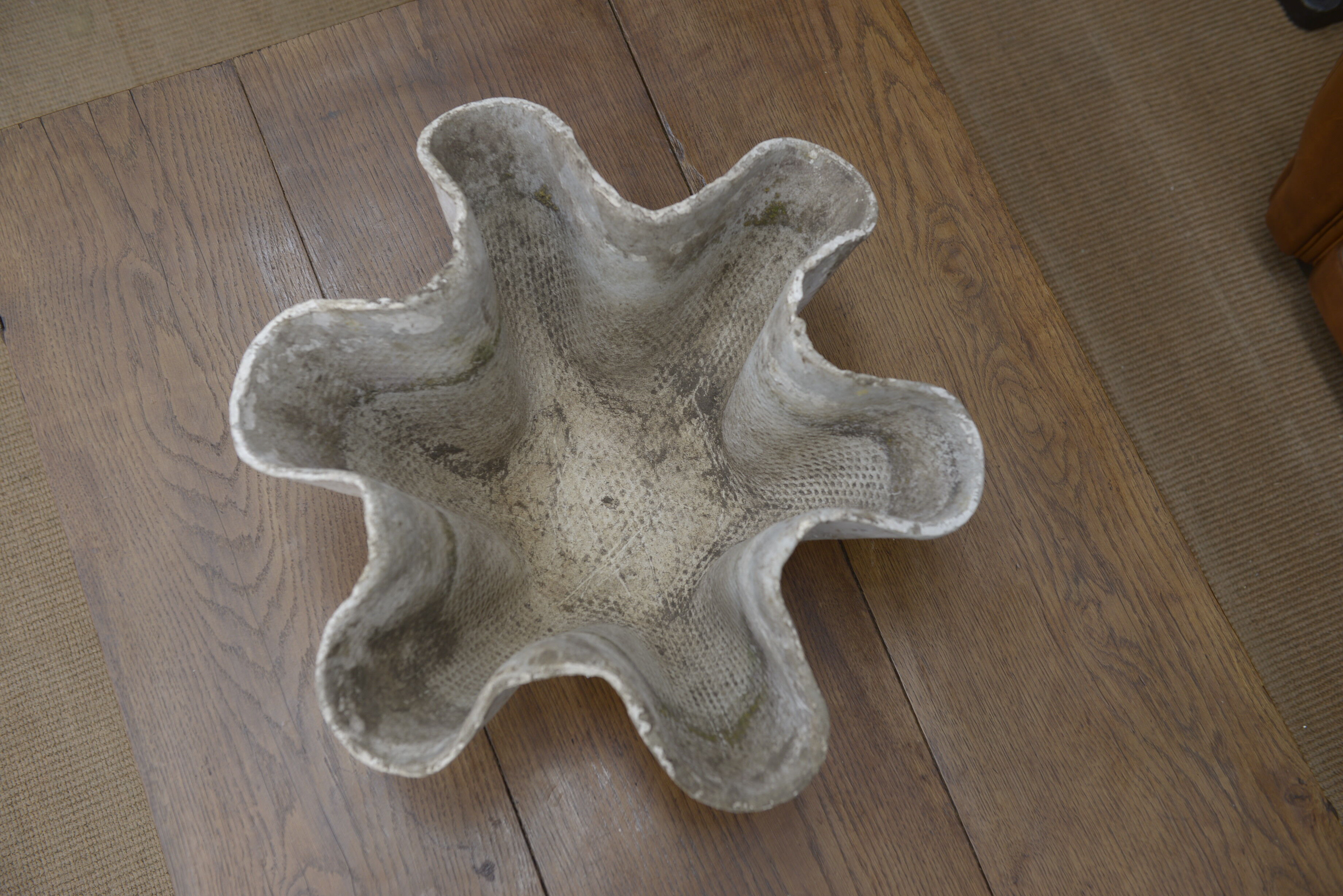 Cement corrugated garden basin 1950