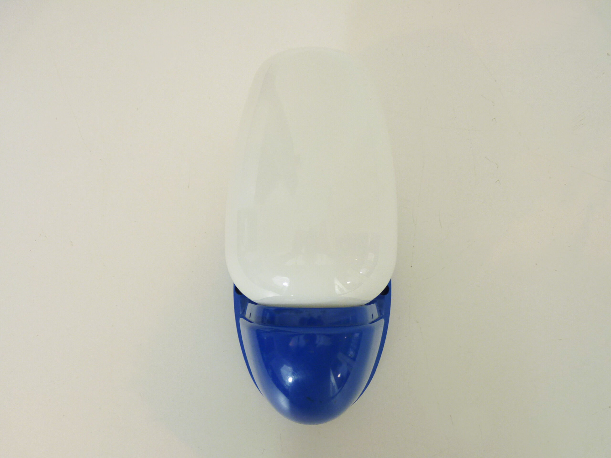 Gilac pop vintage wall light in pvc and opaline globe