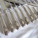 Set of 12 table knives in silver metal