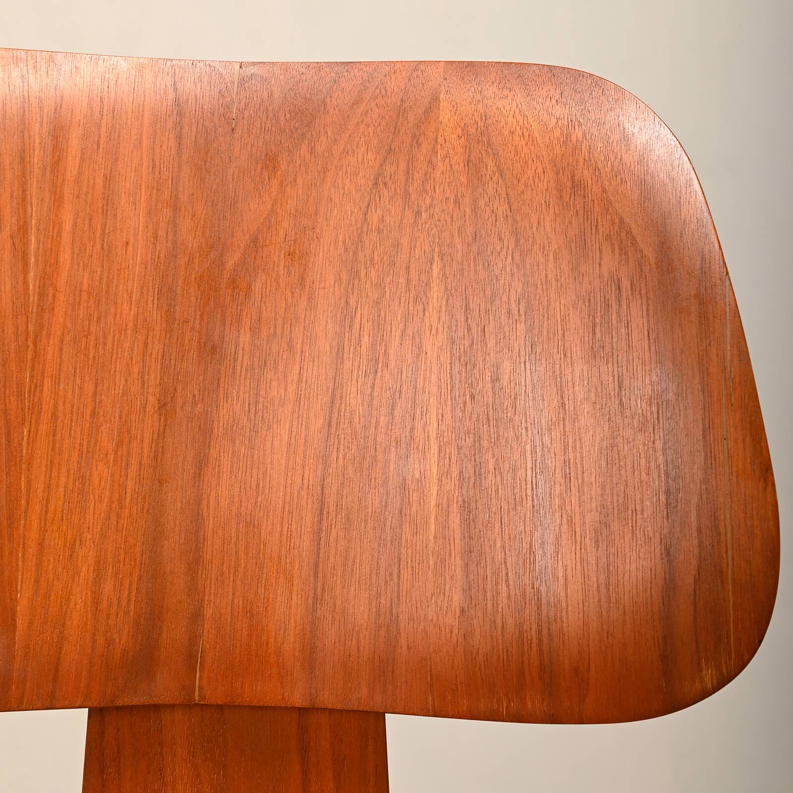 Chaise en contreplaqué de noyer DCW restaurée de Charles & Ray Eames, Herman Miller