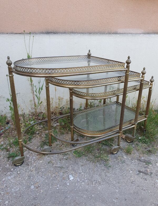 Lot dessertes gigognes en laiton et verre