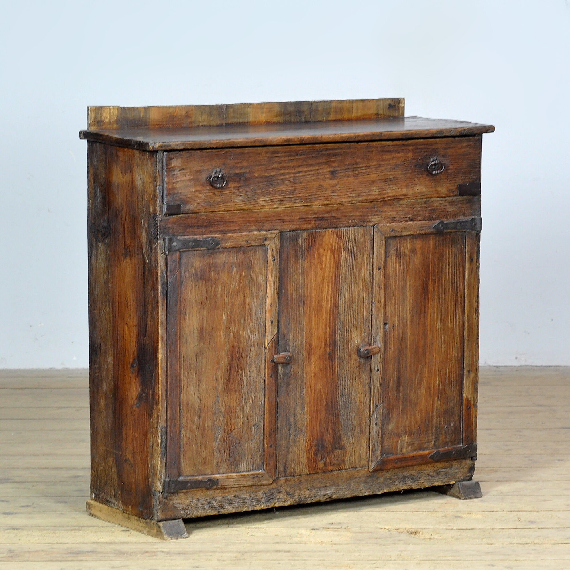Cabinet en pin ancien, vers 1820