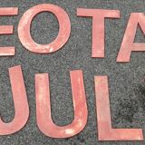 Lot de 19 lettres en bois vintage d'une enseigne de magasin
