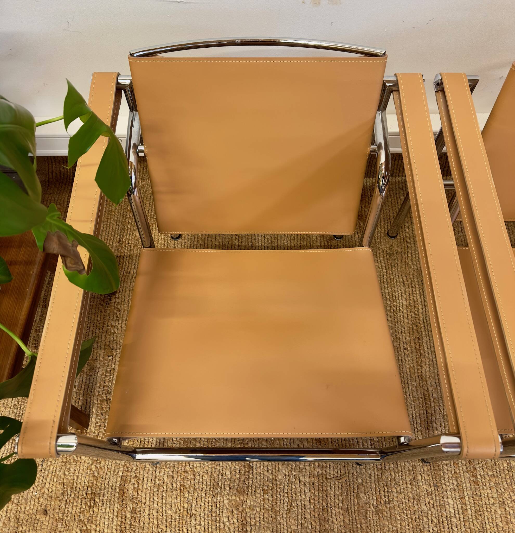 Paire de fauteuils de style Le Corbusier LC1
