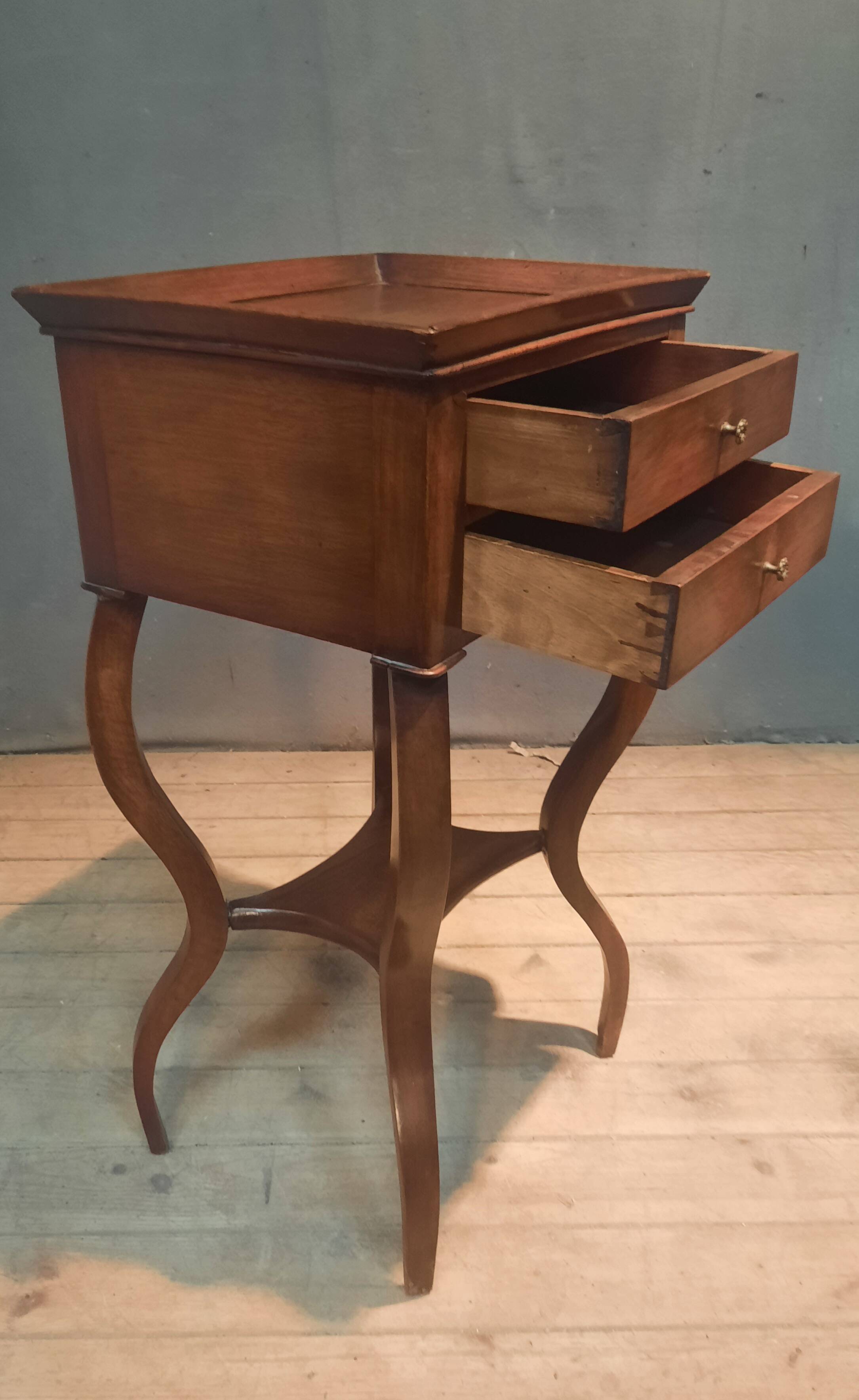 Coiffeuse  du dix-neuvieme sciecle