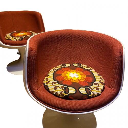 Two cognac-colored swivel chairs made of fiberglass from the 1970s