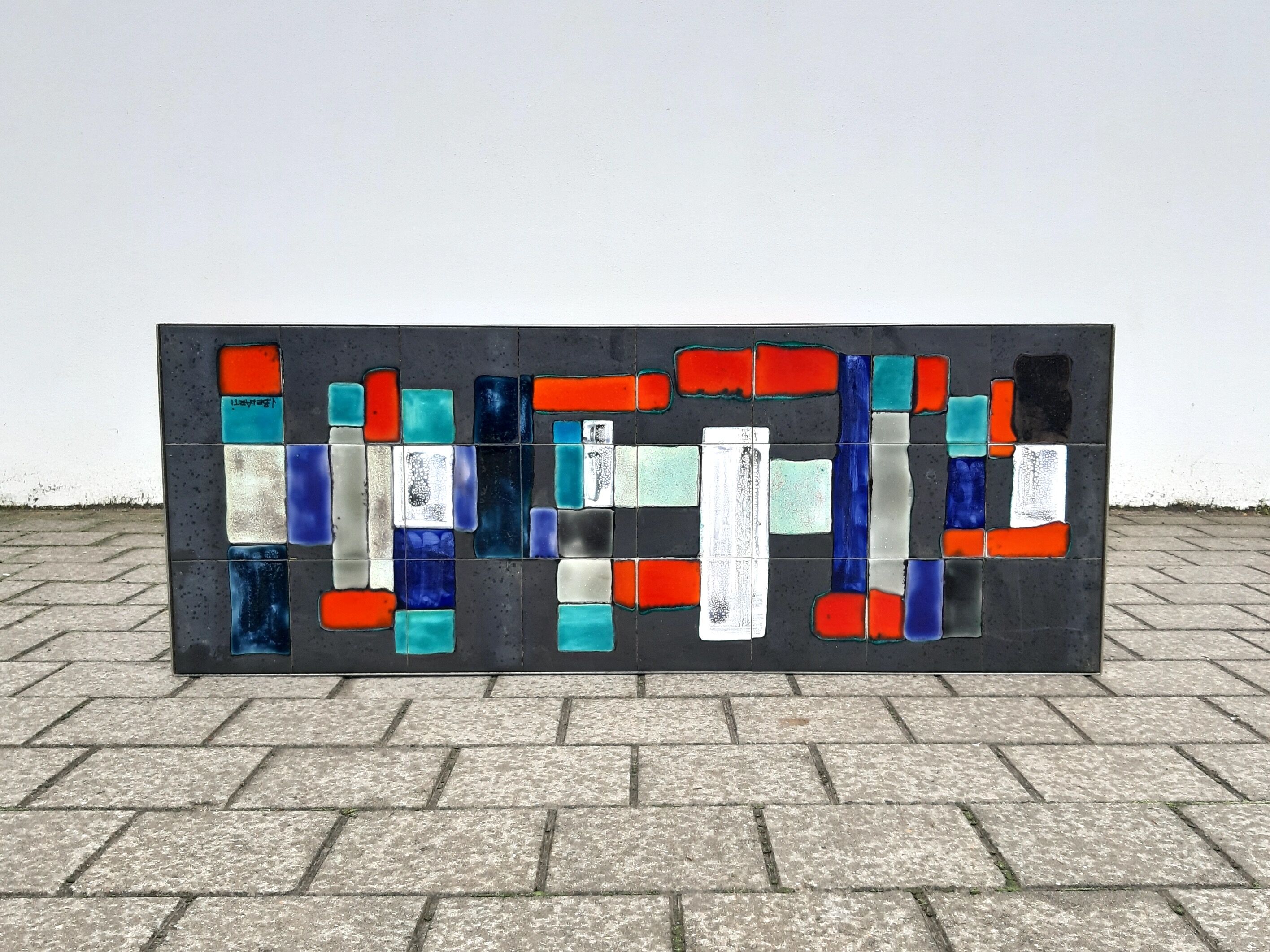 Ceramic coffee table by Juliette Belarti